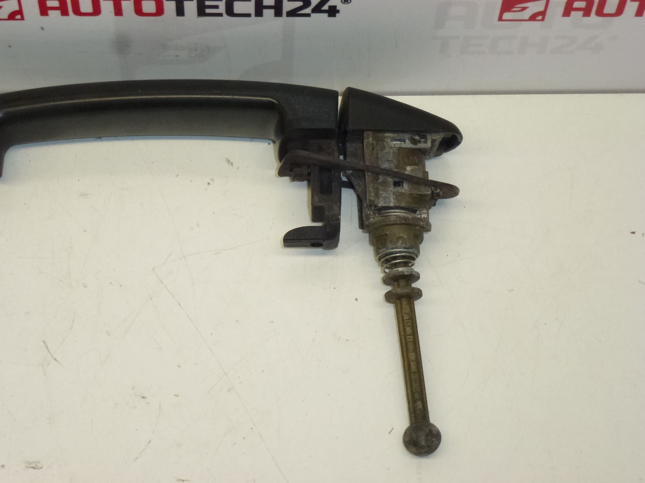 Poignée de porte gauche noire pour Citroën et Peugeot 9101EN – Image 2