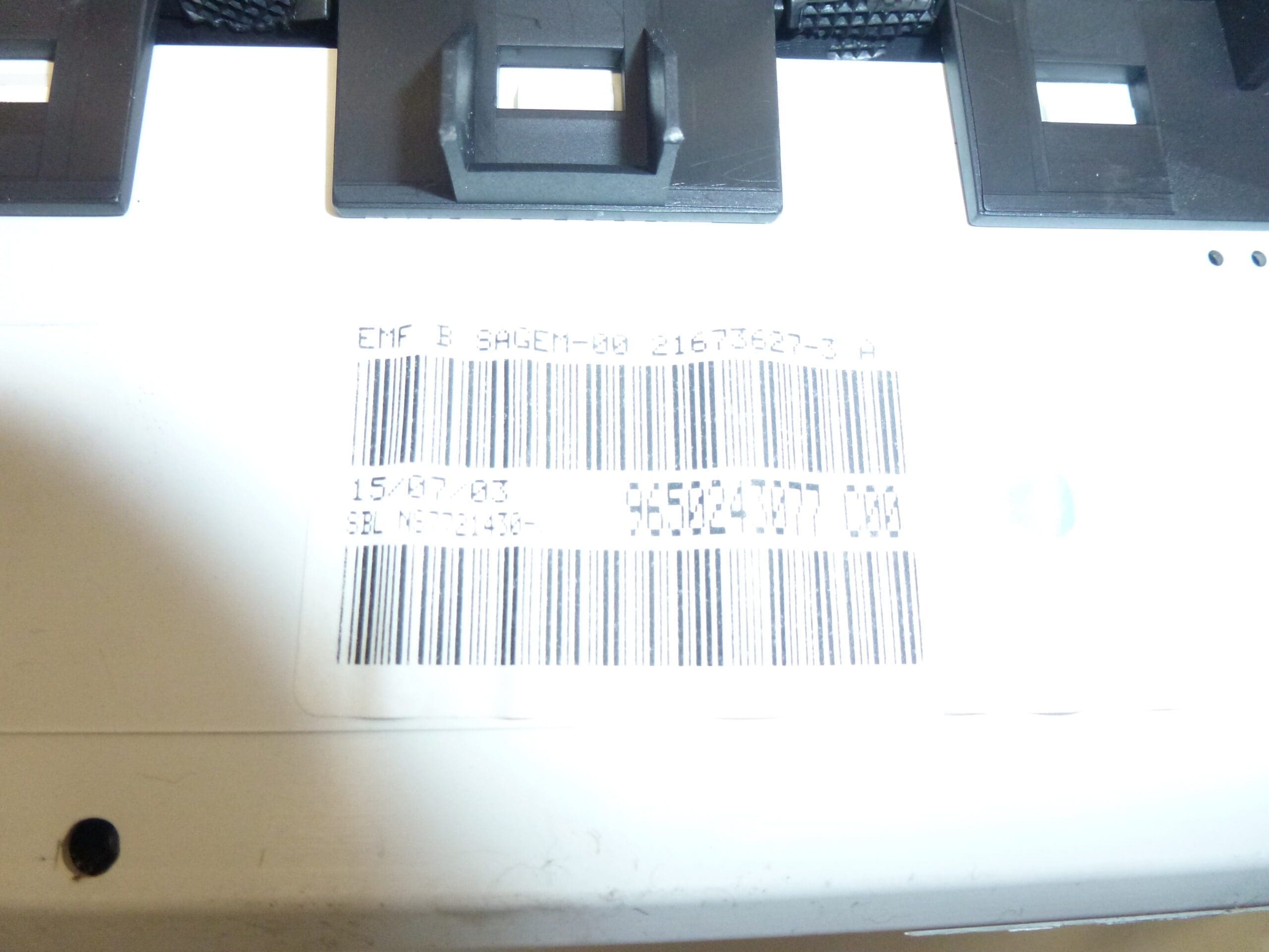 Afficheur Peugeot 307 9650243077 avec habillage – Image 2