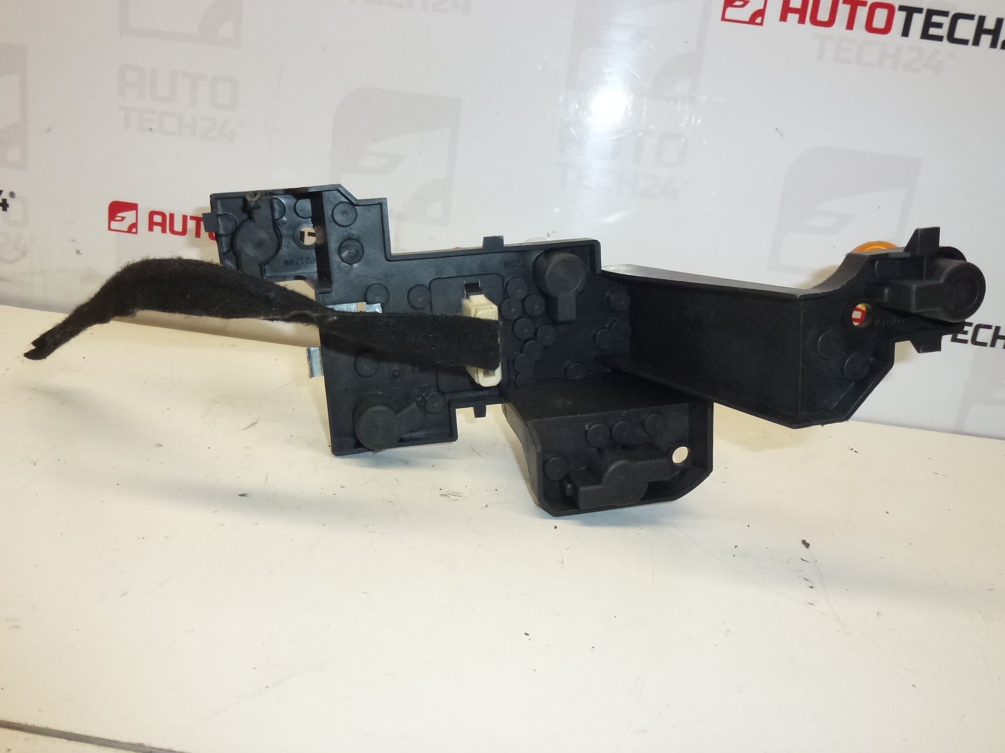 Douille avec câblage pour feu arrière droit Peugeot 407 berline 6351GE – Image 2