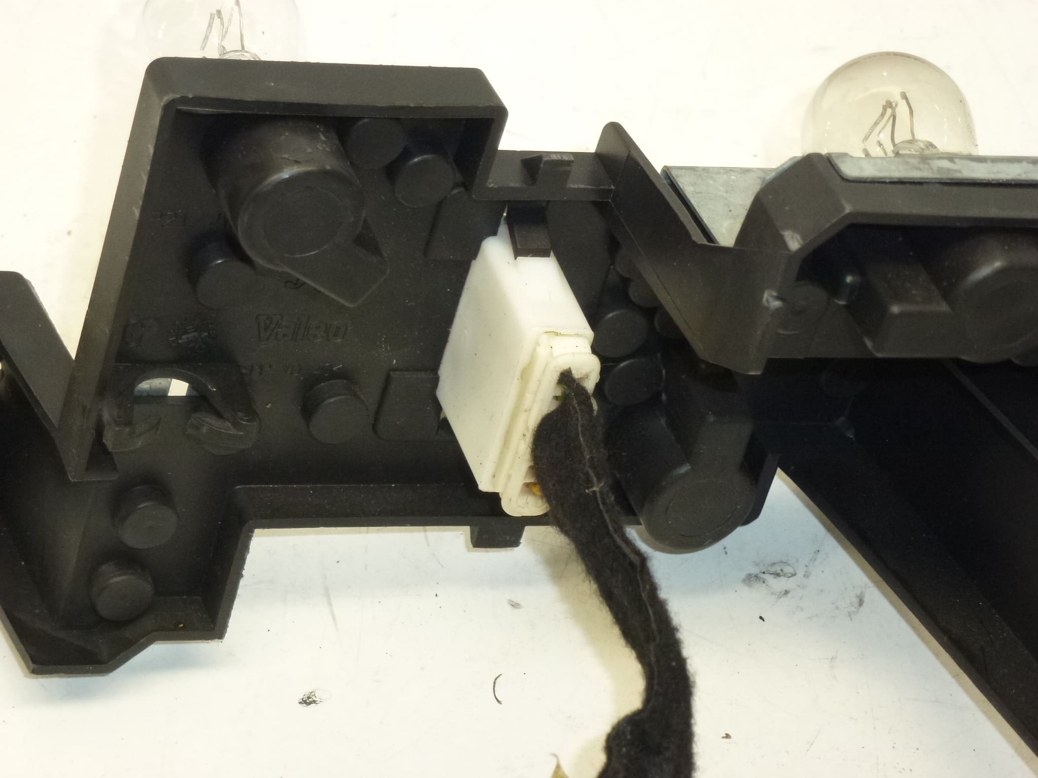 Douille Avec Faisceau Pour Feu Arrière Gauche Peugeot 407 Berline 6350GE – Image 2