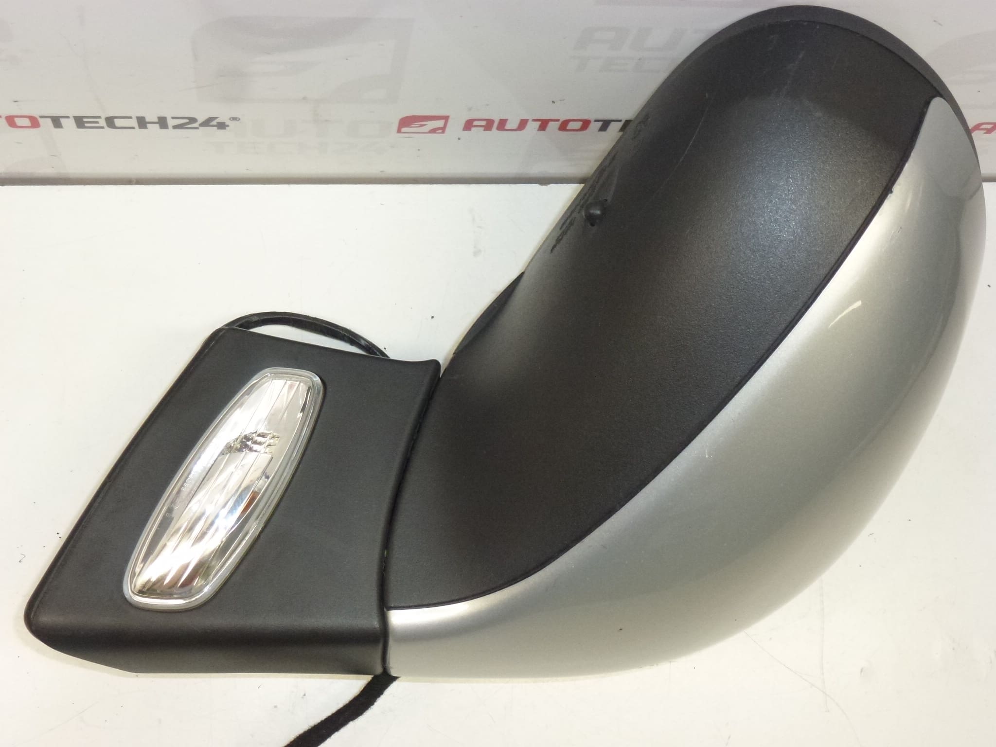 Rétroviseur droit Peugeot 207 EZRC 96806501XT 8149ZH – Image 2