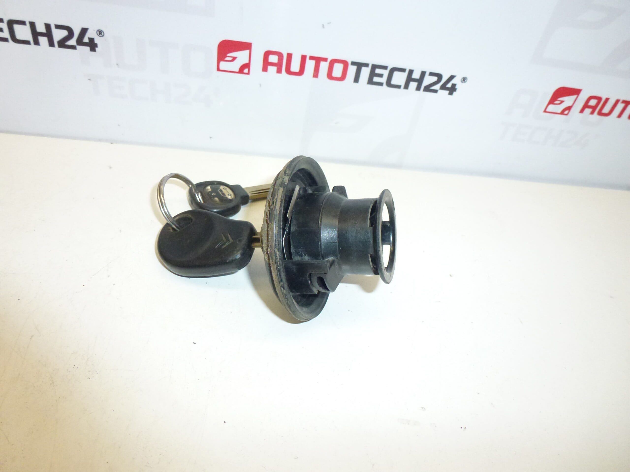 Serrure de bouchon de réservoir pour Citroën Berlingo I/II et Peugeot Partner I/II 1508J5 – Image 2