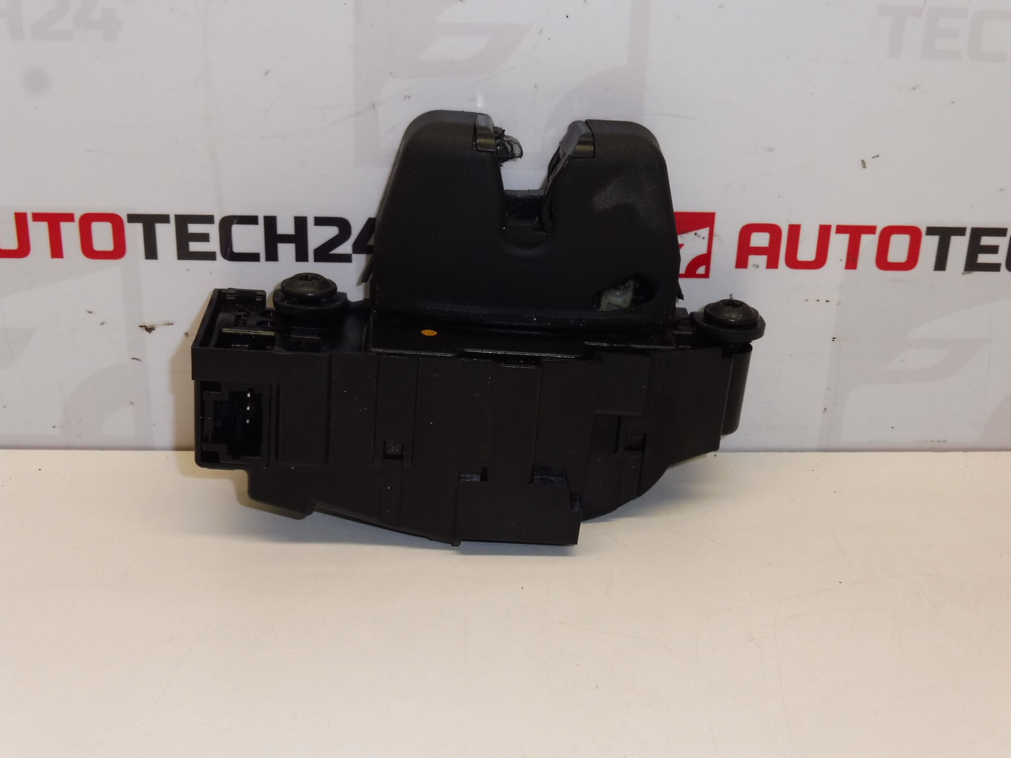 Serrure de hayon Citroën Peugeot 9671153680 8719G7