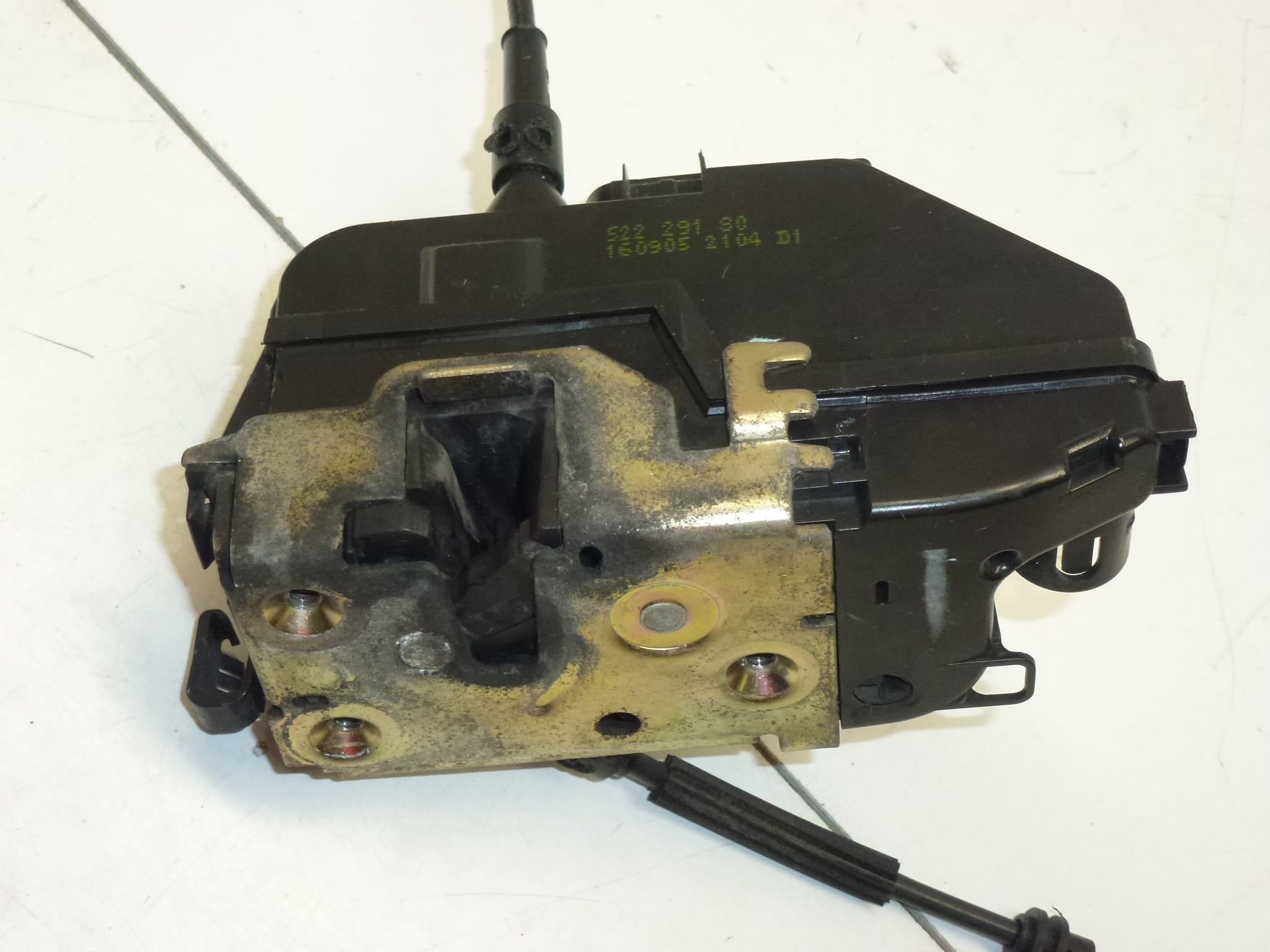 Serrure de porte électrique droite d'occasion pour Peugeot 307 CC (réf. 52229180 / 9136Q2) – Image 2