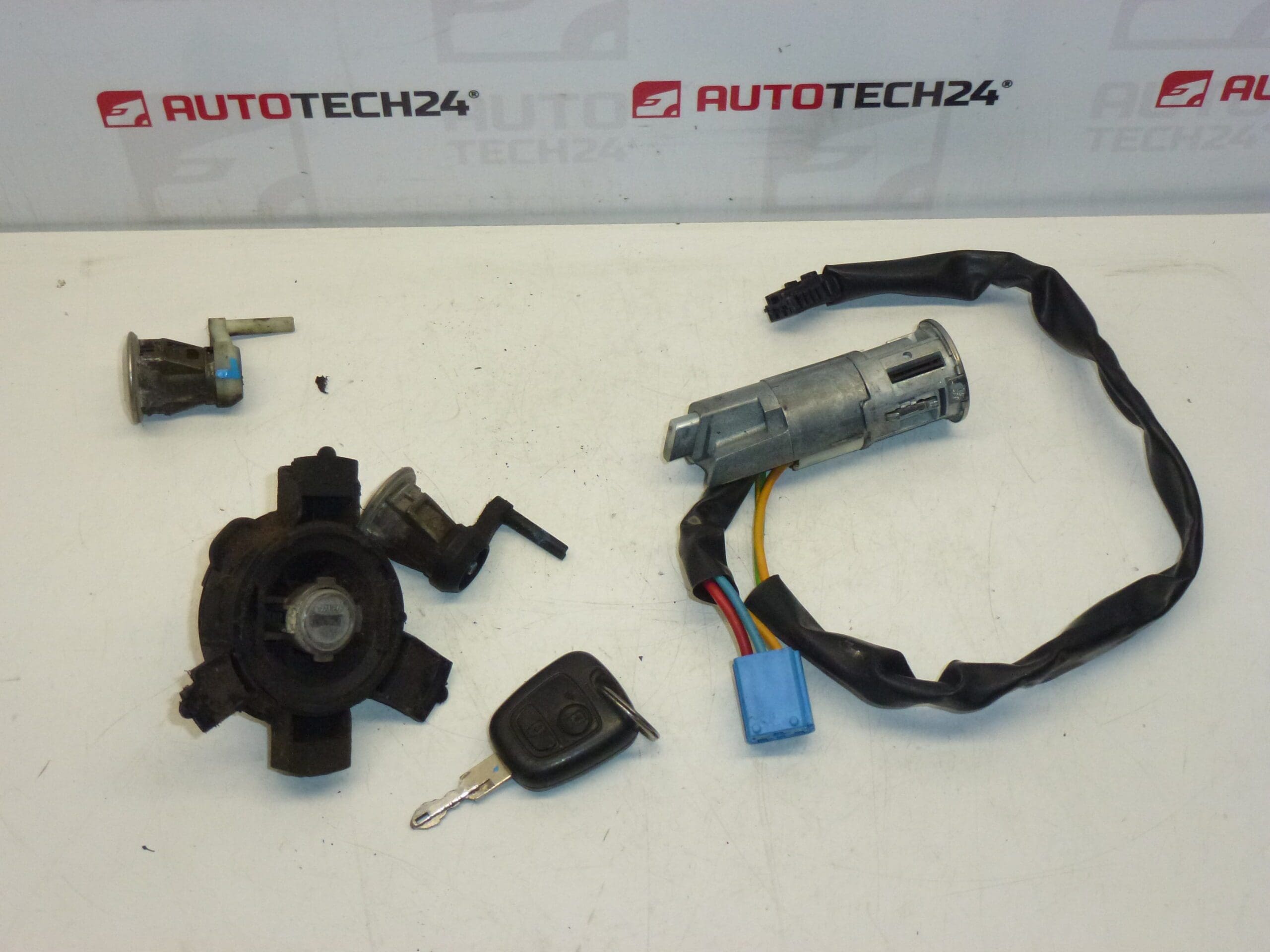 Kit de serrures pour Peugeot 206 - 1 clé - 4162EW/4162Z1 – Image 2