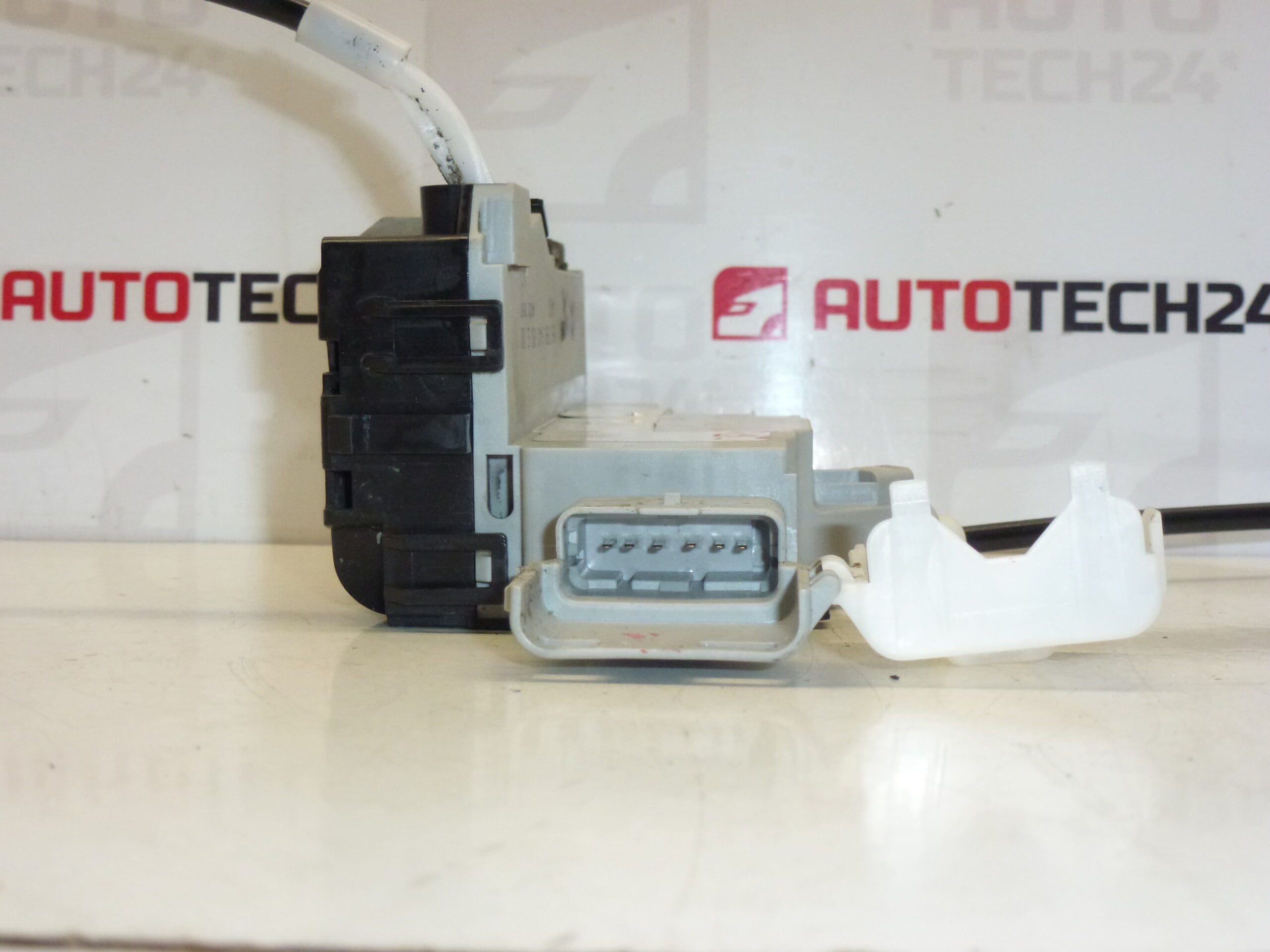 Serrure électrique de la porte arrière droite pour Peugeot 407 9659854280 9138N8 – Image 2