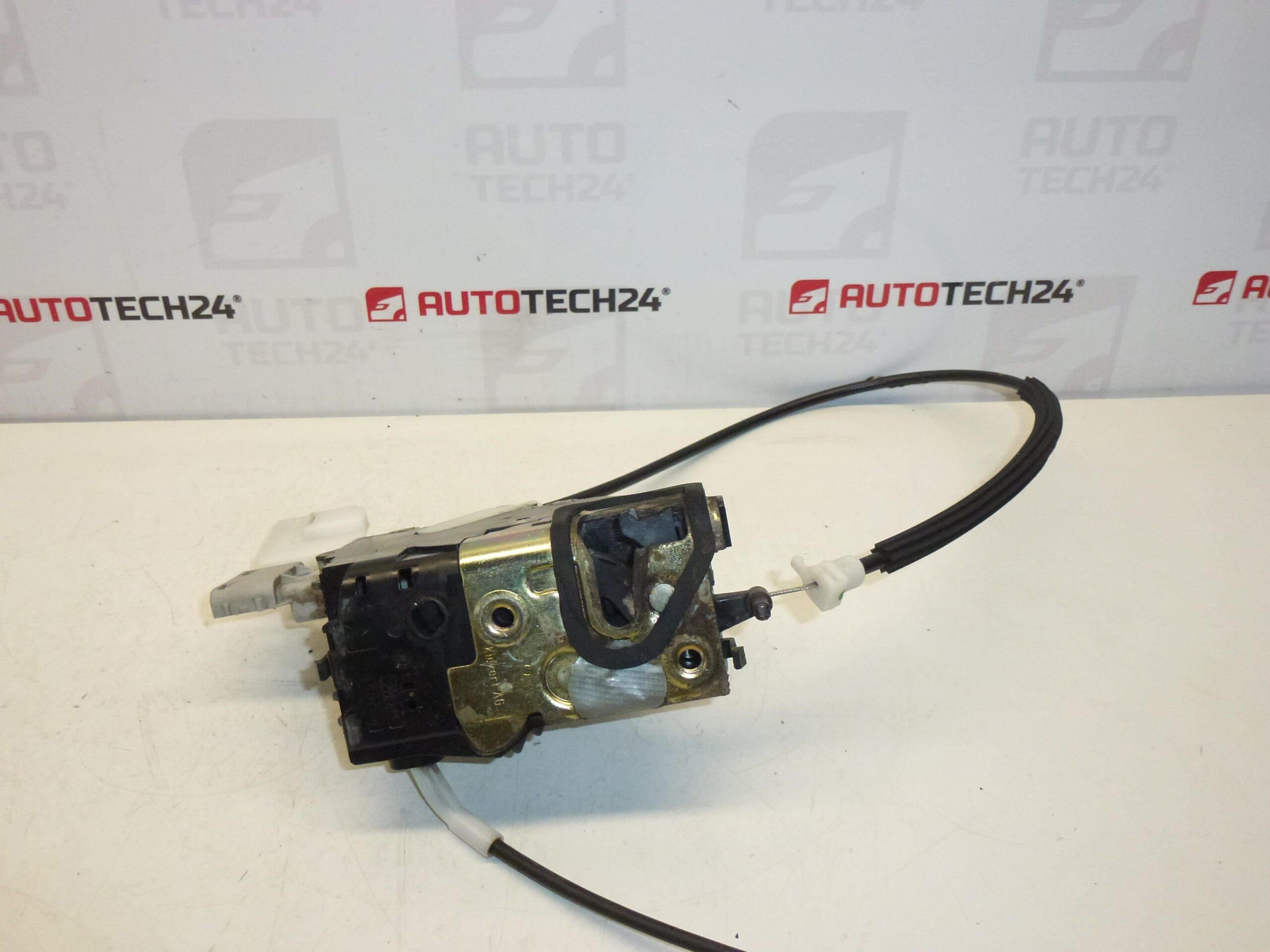 Serrure électrique de porte avant droite pour Peugeot 407 d'occasion 9656633180 9136CL – Image 2