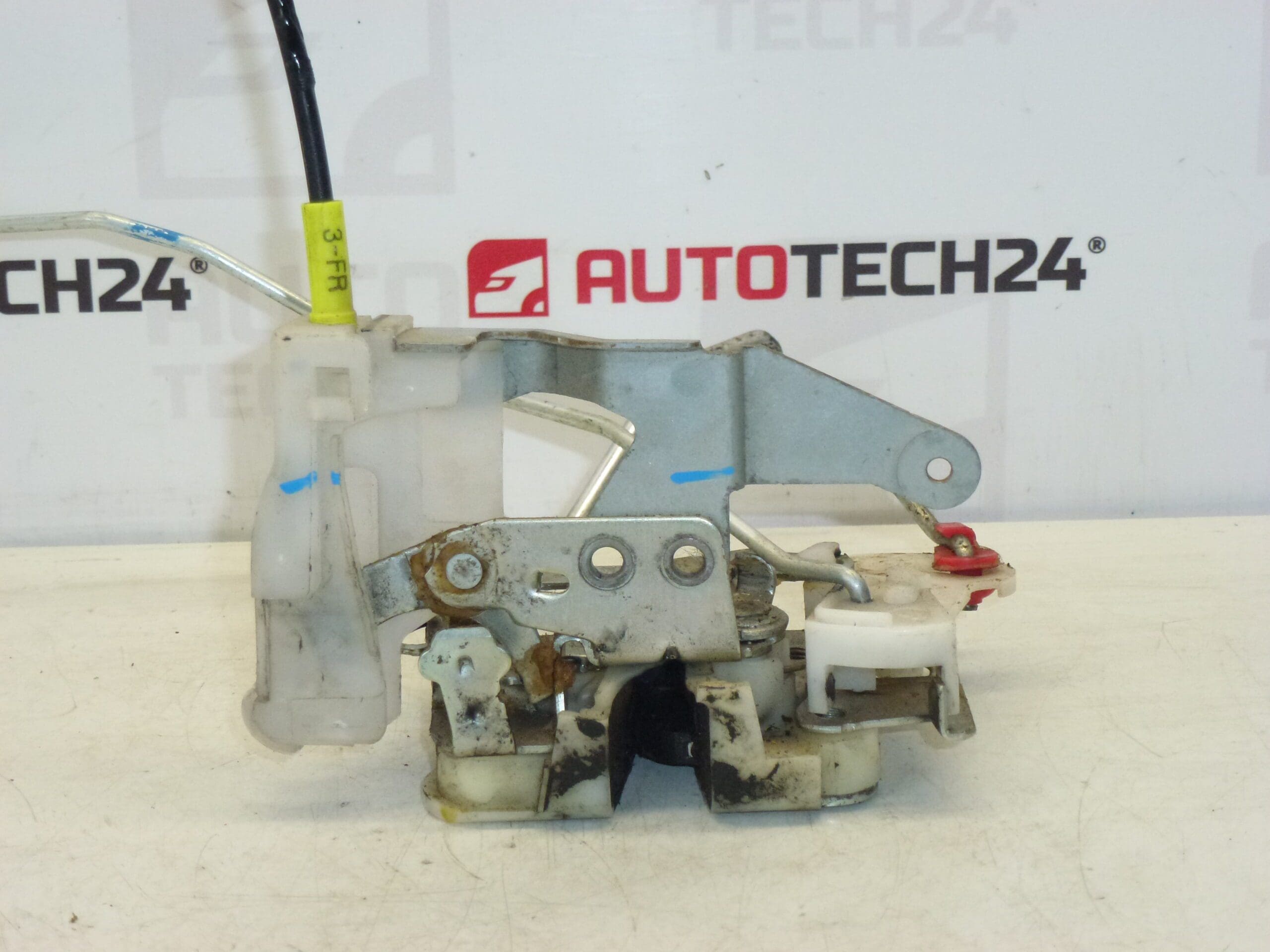 Verrou de porte gauche Citroën C1 Peugeot 107 9135S2 – Image 2