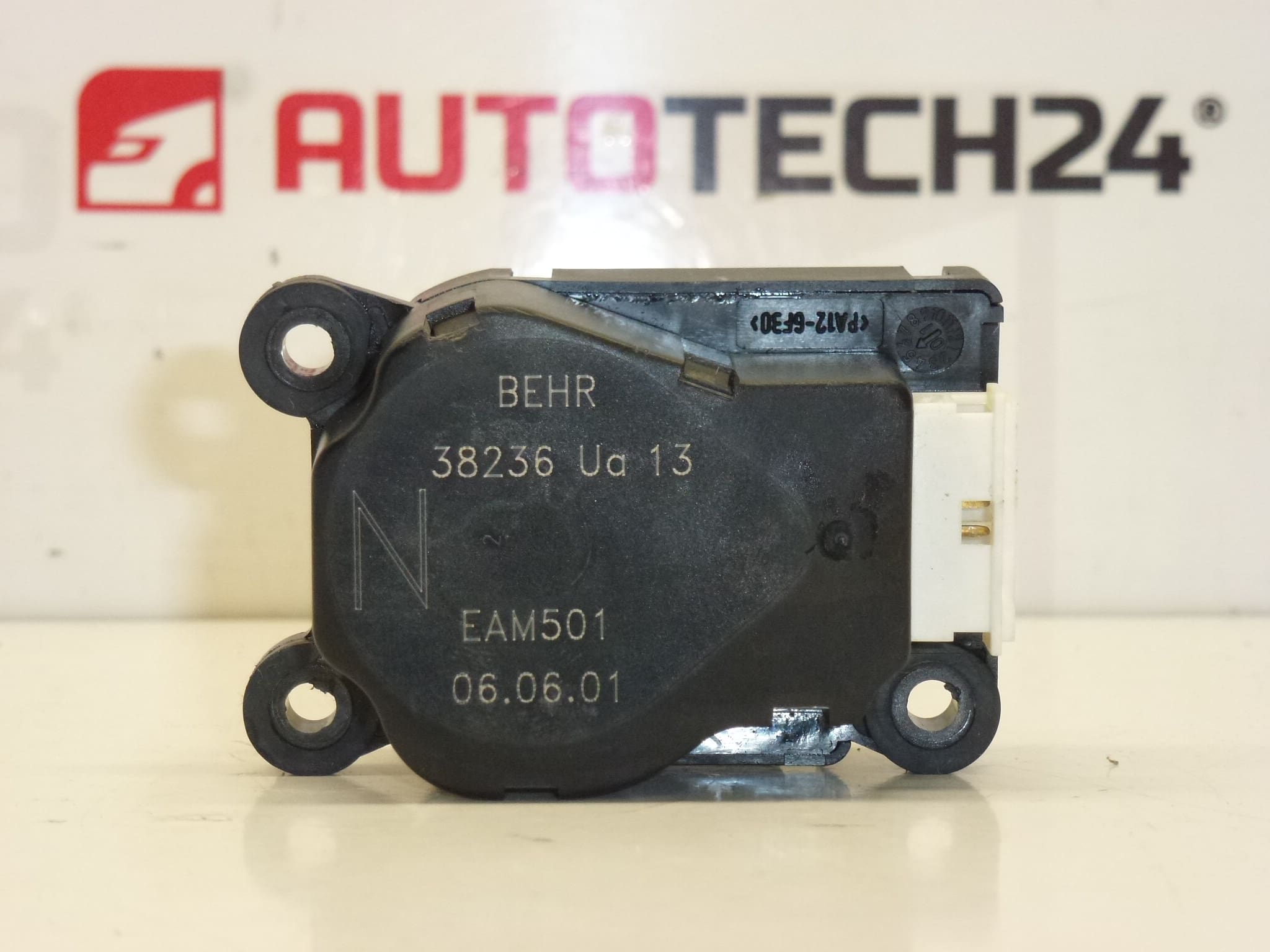 Servomoteur de chauffage BEHR pour Citroën et Peugeot EAM501 38236UA13 6447QN – Image 2