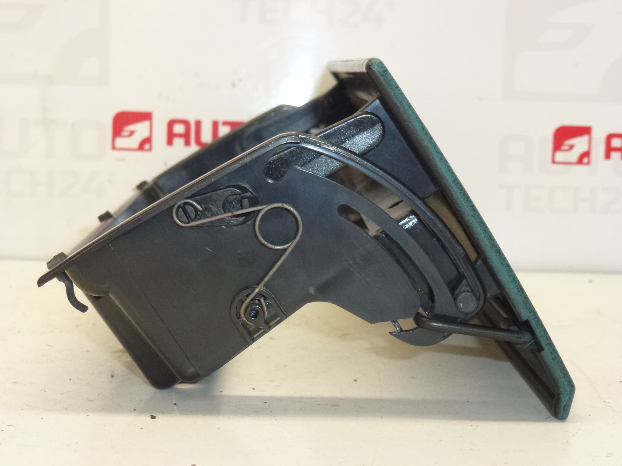 Support d'autoradio pour Citroën Berlingo I et Peugeot Partner I 8212EM – Image 2