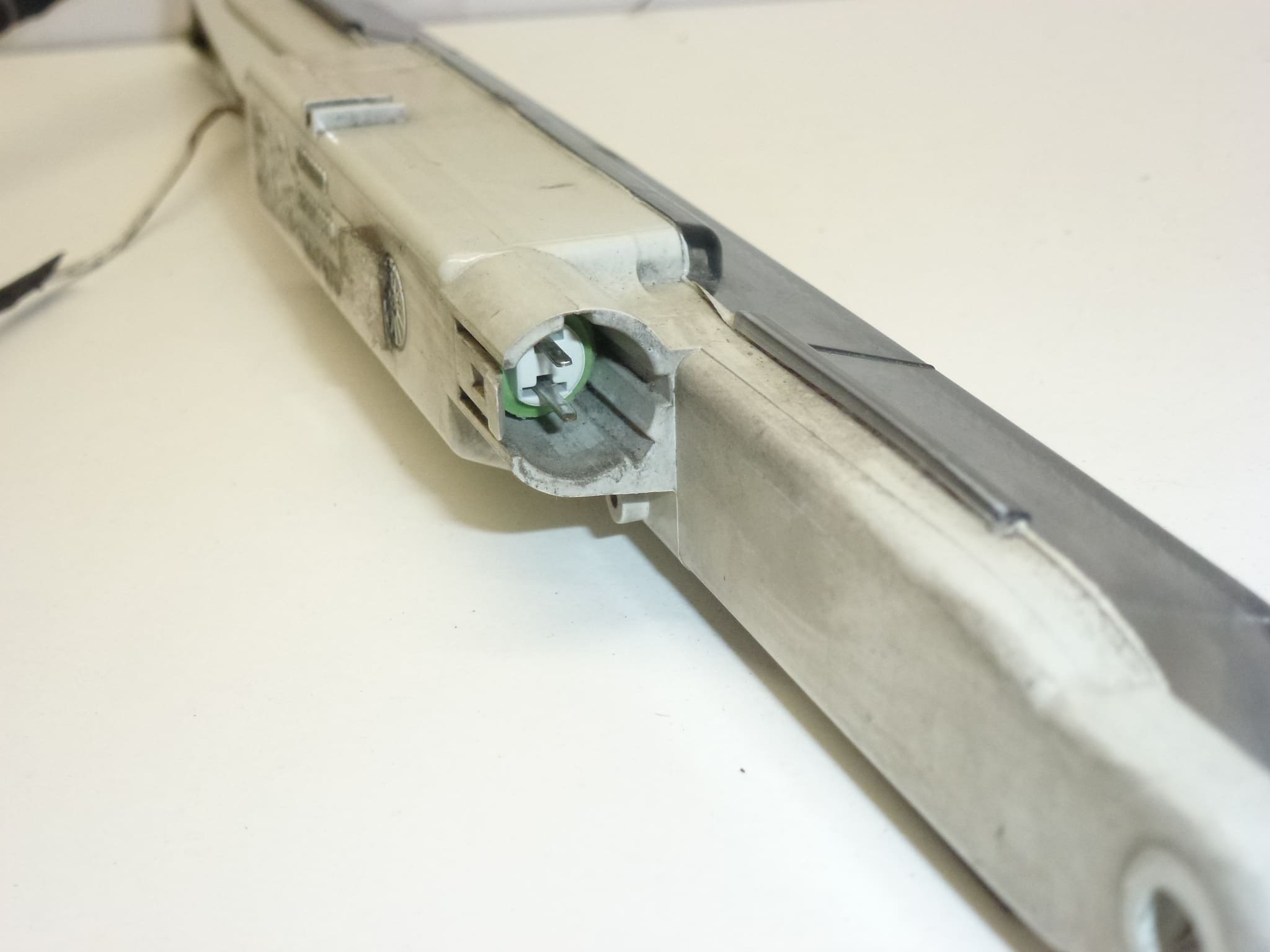 Le troisième feu stop Peugeot 406 Break 962300938 6350H4 – Image 2