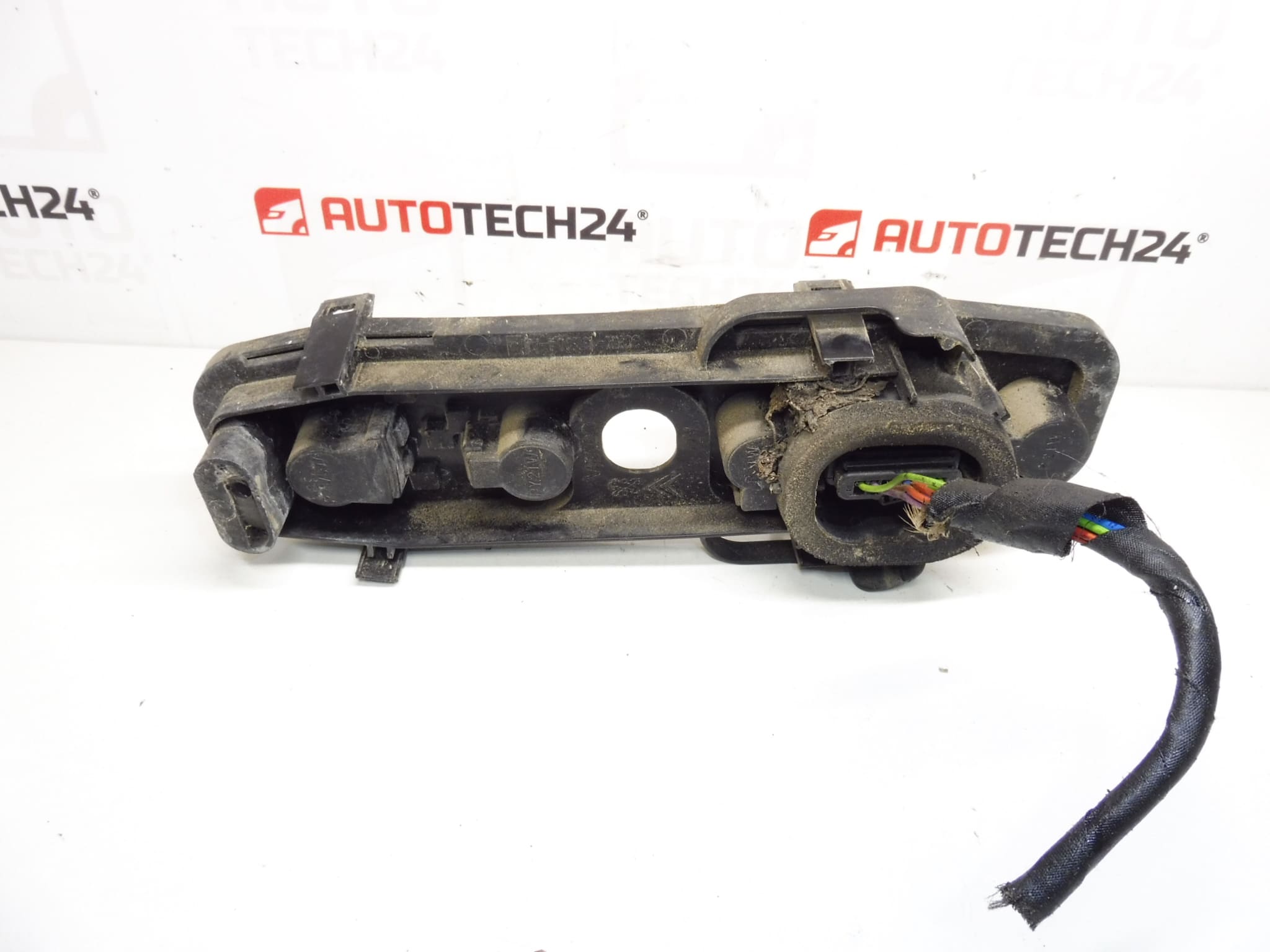 Pied de feu arrière Citroën C2 6351S7 6350S7