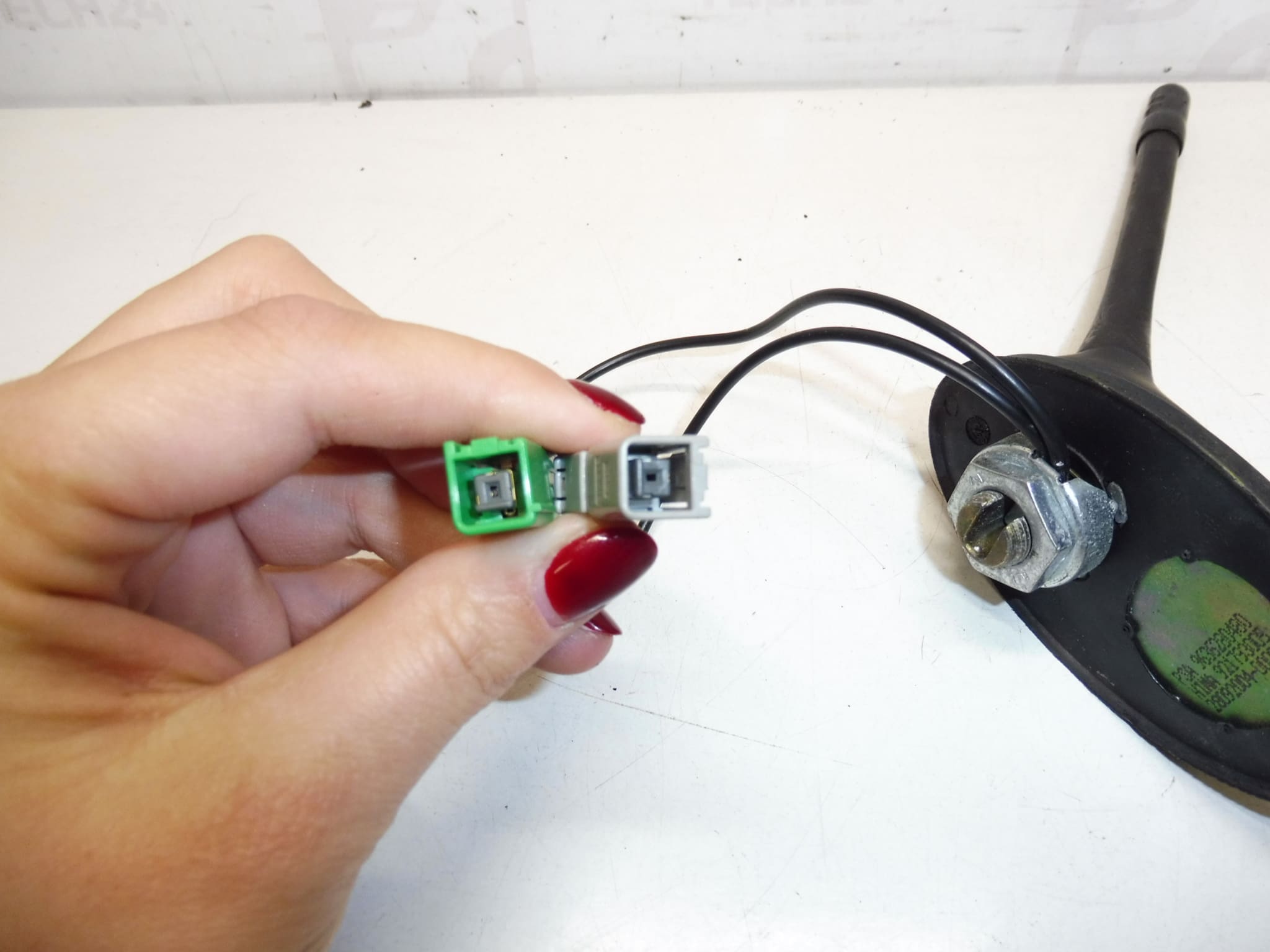 Antenne pour Citroën/Peugeot 9636280480 – Image 2