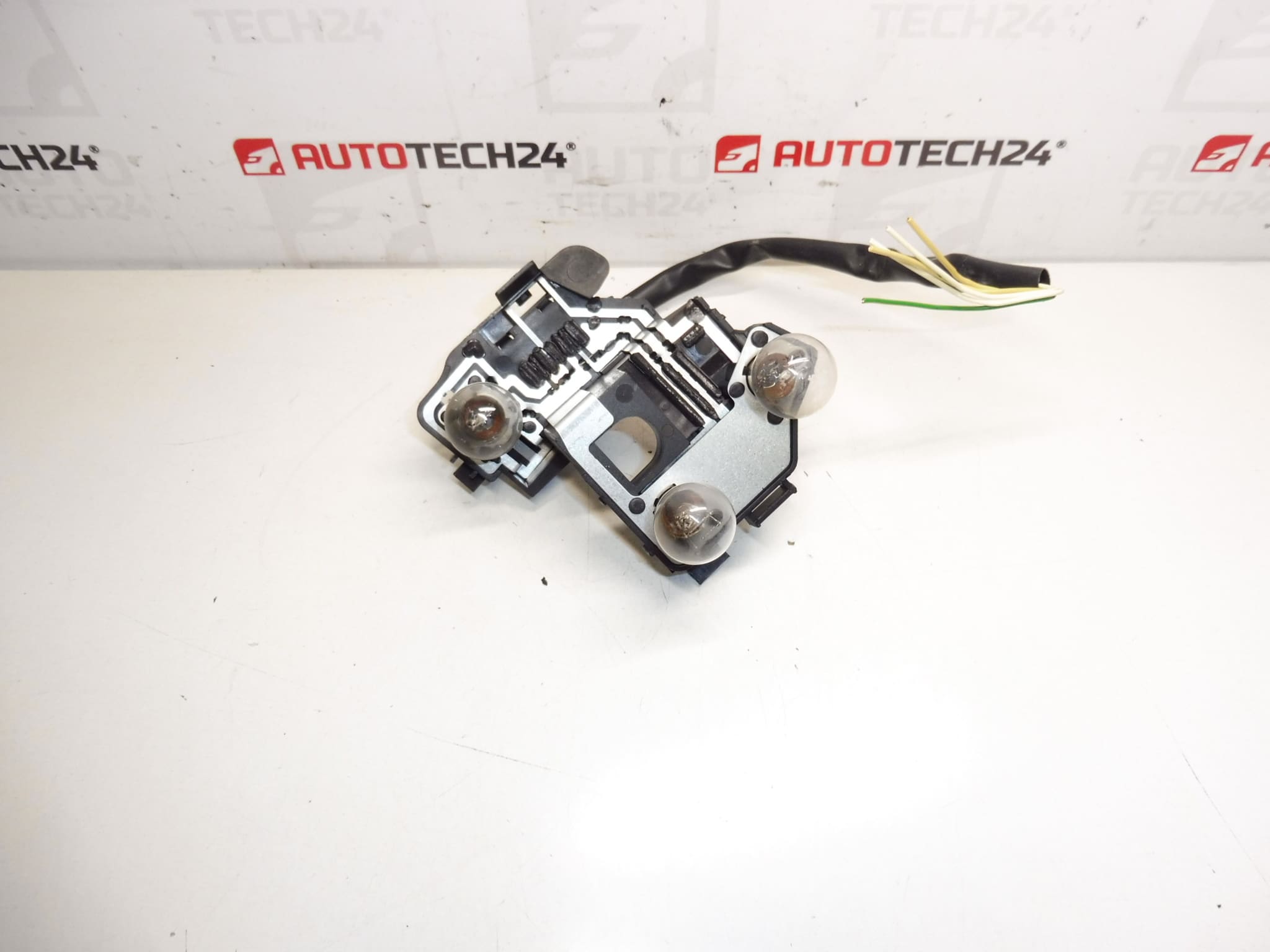 Douille de feu arrière droit avec câblage Peugeot 206 CC 6351S1