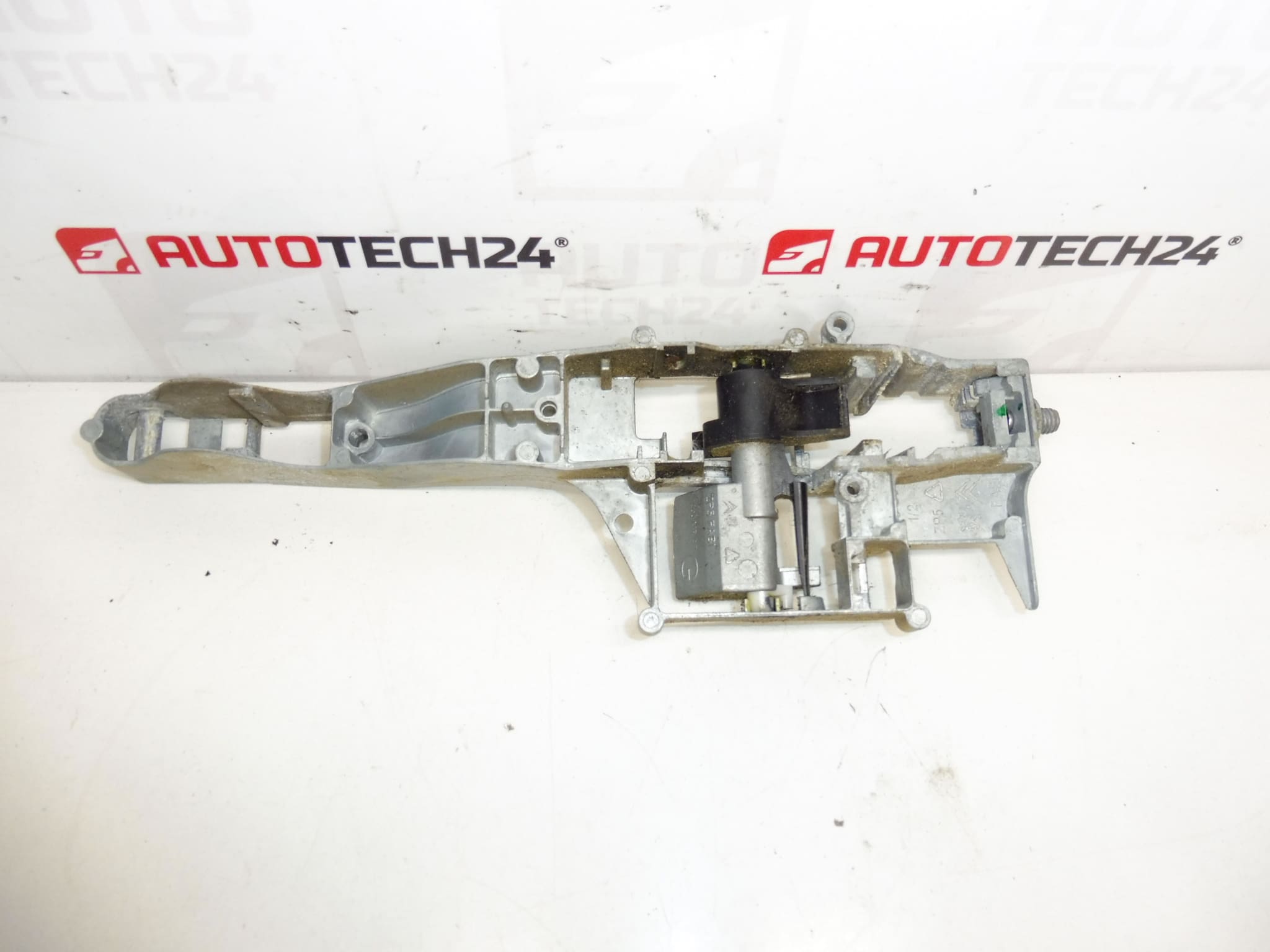 Fixation de la poignée de porte arrière gauche pour Citroën C3 Picasso et Peugeot 207 910970 – Image 2
