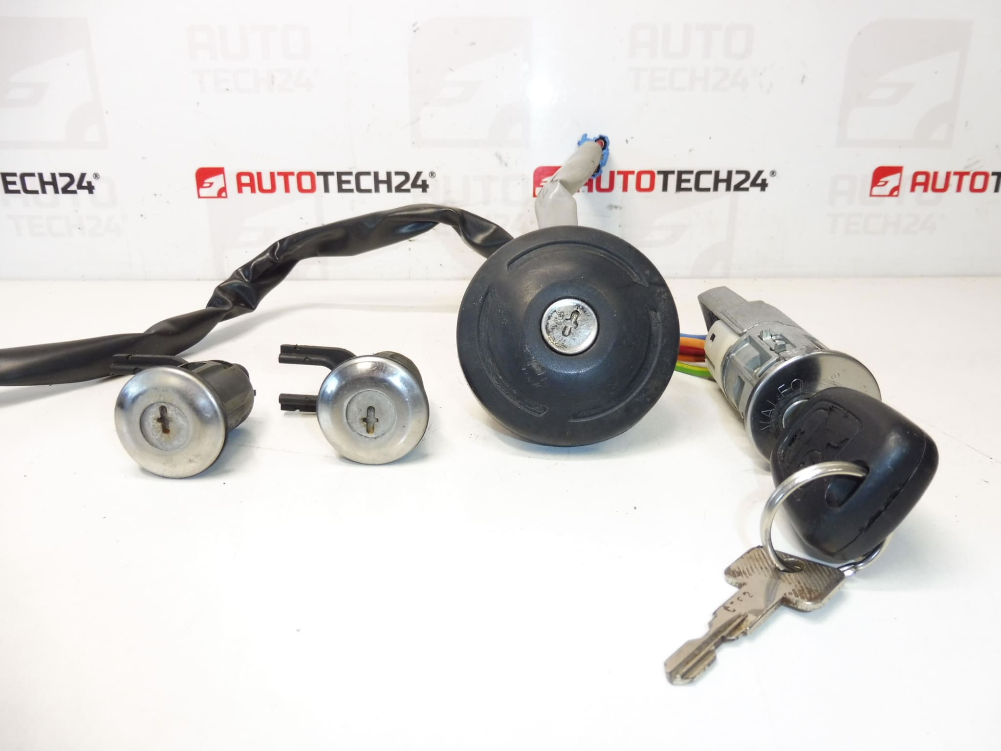 Kit de serrures avec 1 clé pour Citroën Xsara Picasso (réf. 4162HK / 4162FF) – Image 2