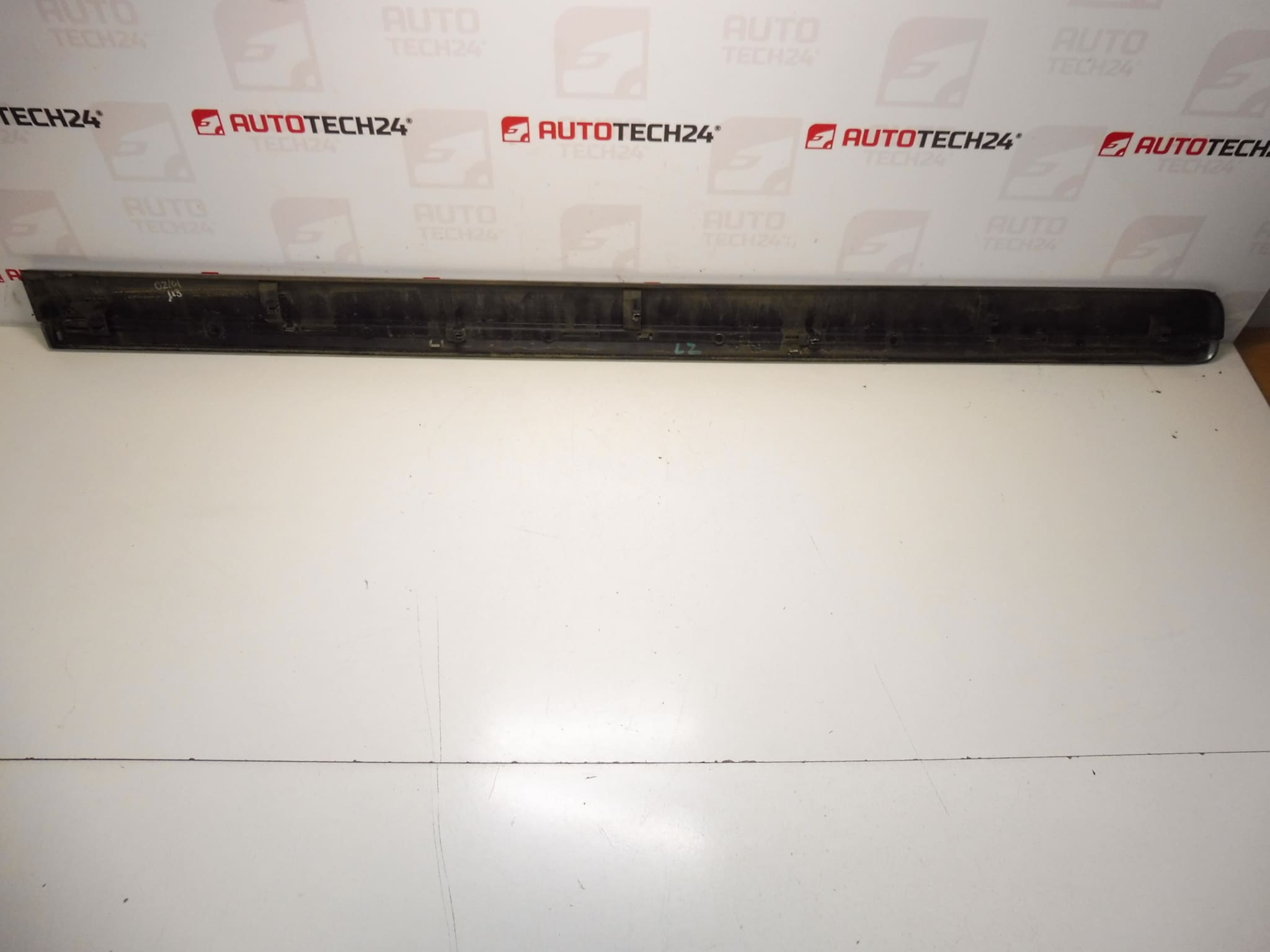 Moulure de porte arrière gauche Citroën C8 / Peugeot 807 KTQ 1401029977 8546W2 – Image 2