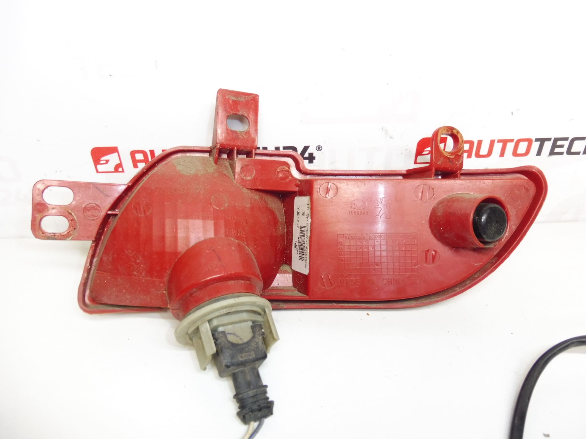 Feu antibrouillard arrière gauche Peugeot 206+ 9685587780 6350HA