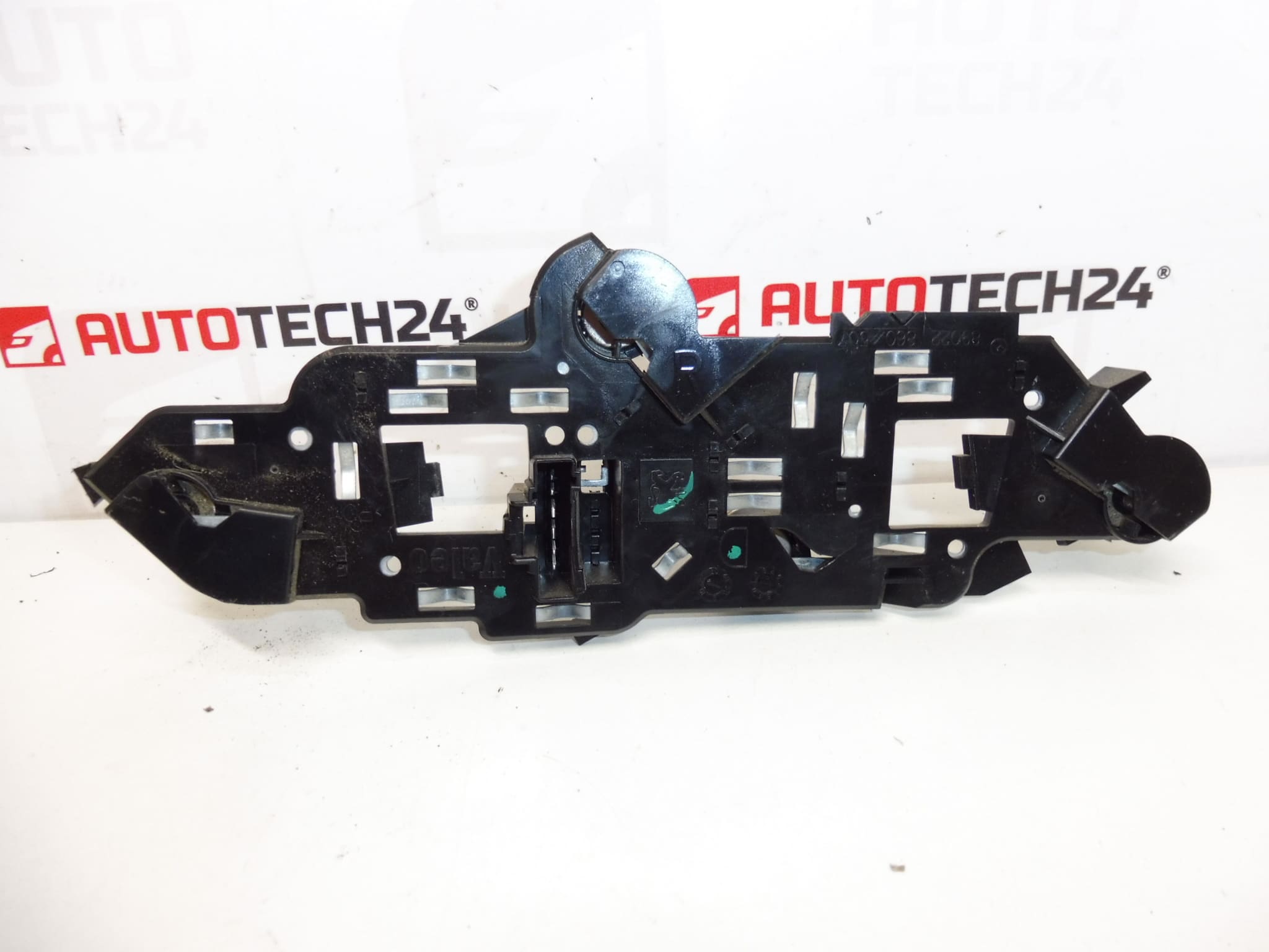 Prise pour feu arrière droit avec un bout de câblage Peugeot 307 6351P3