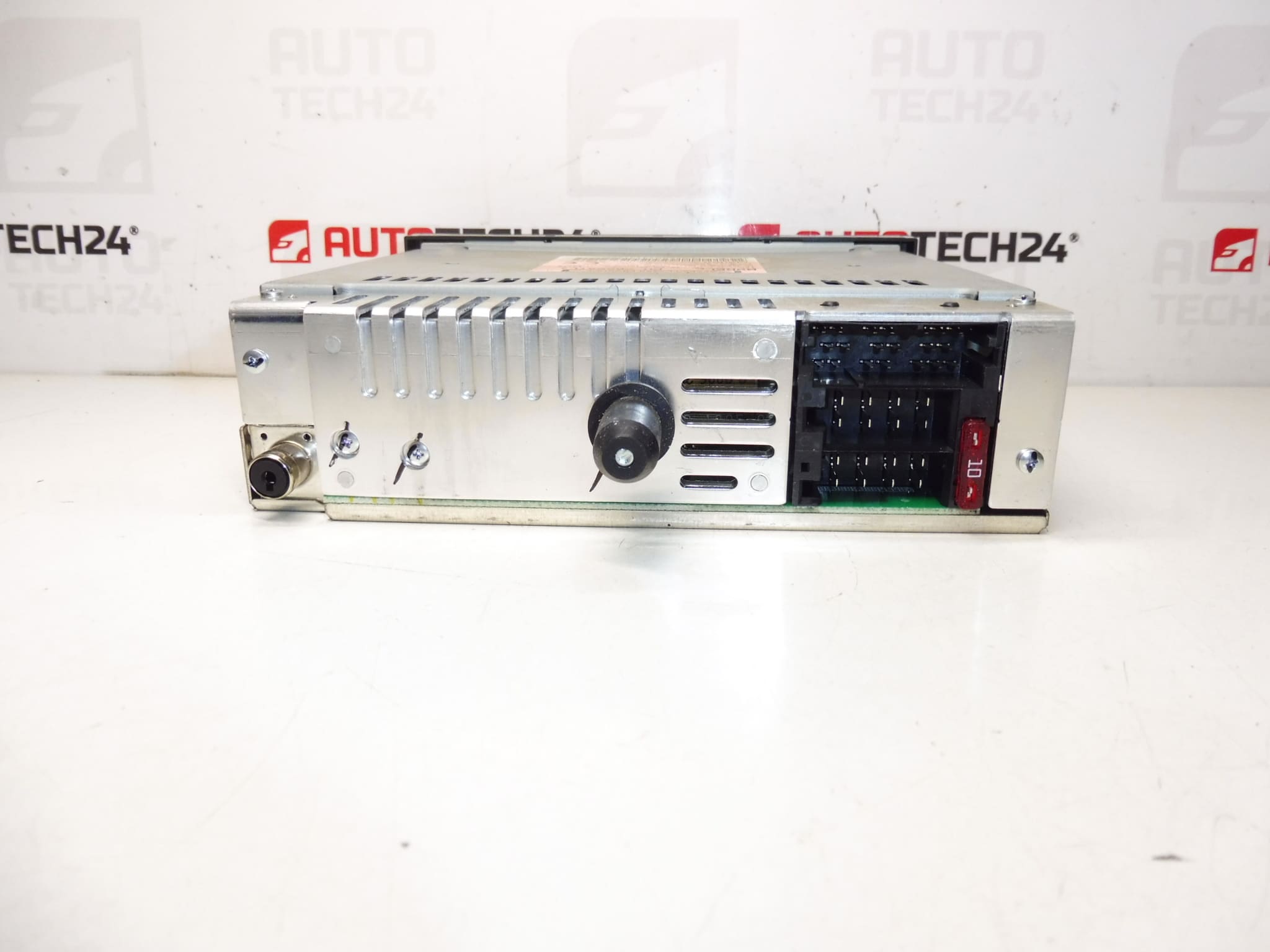 Autoradio Clarion RD3-01 pour Citroën/Peugeot 96635823XT 6564WF – Image 2