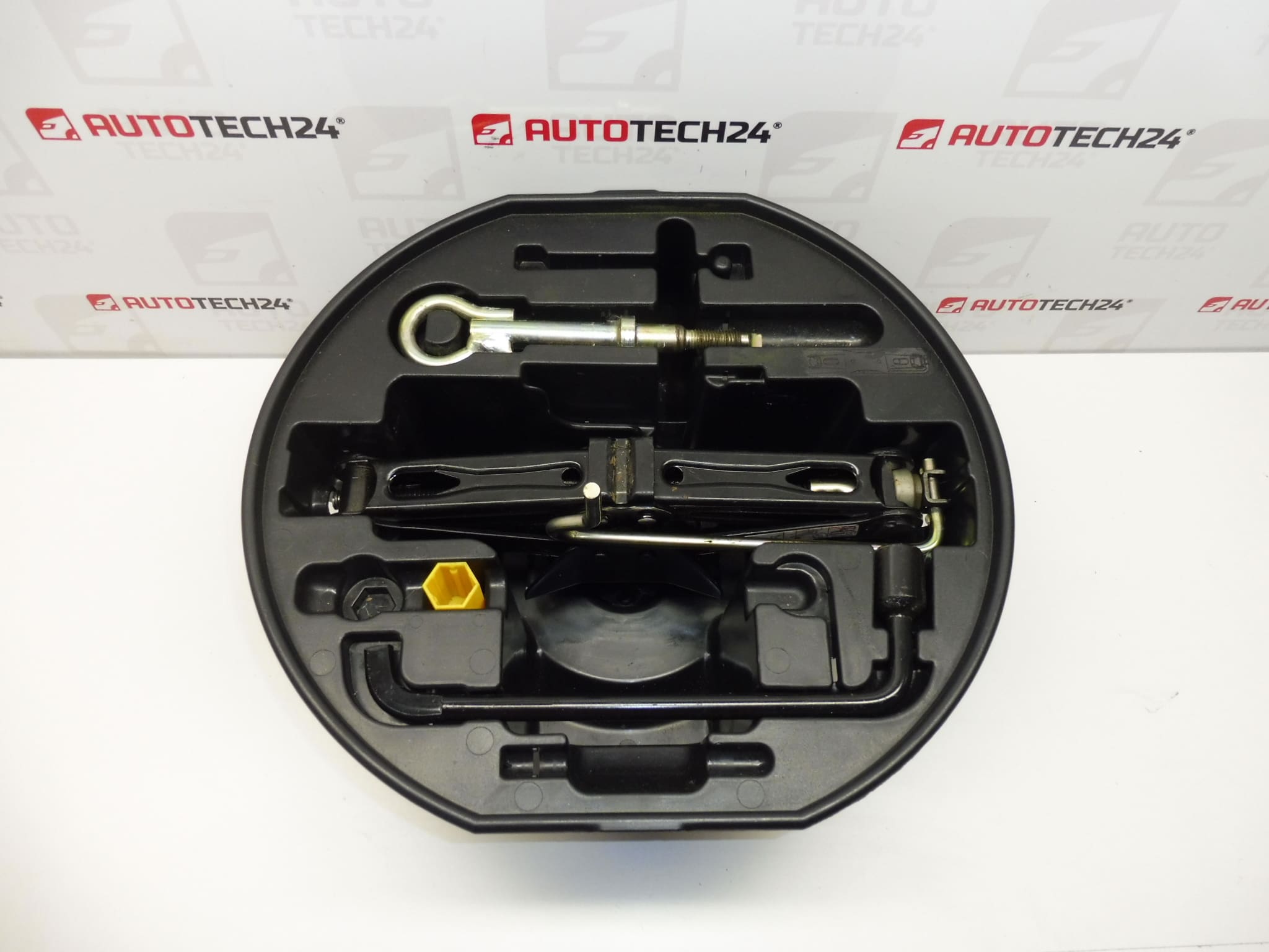 Outil, levier, clé, anneau de remorquage Peugeot 307 673687 672594 671739