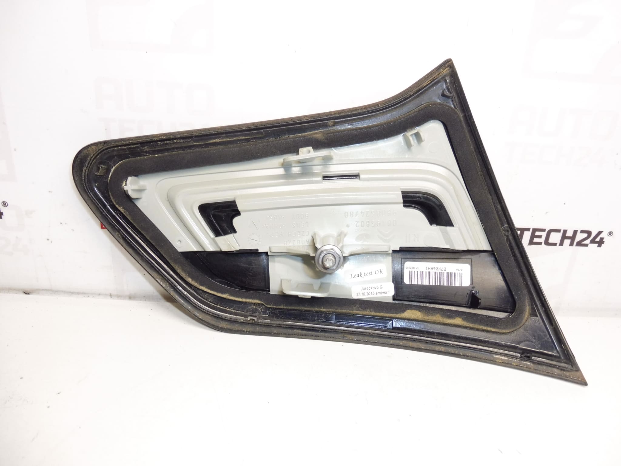 Cadre décoratif du feu arrière droit pour Citroën C4 II 9808624780 – Image 2