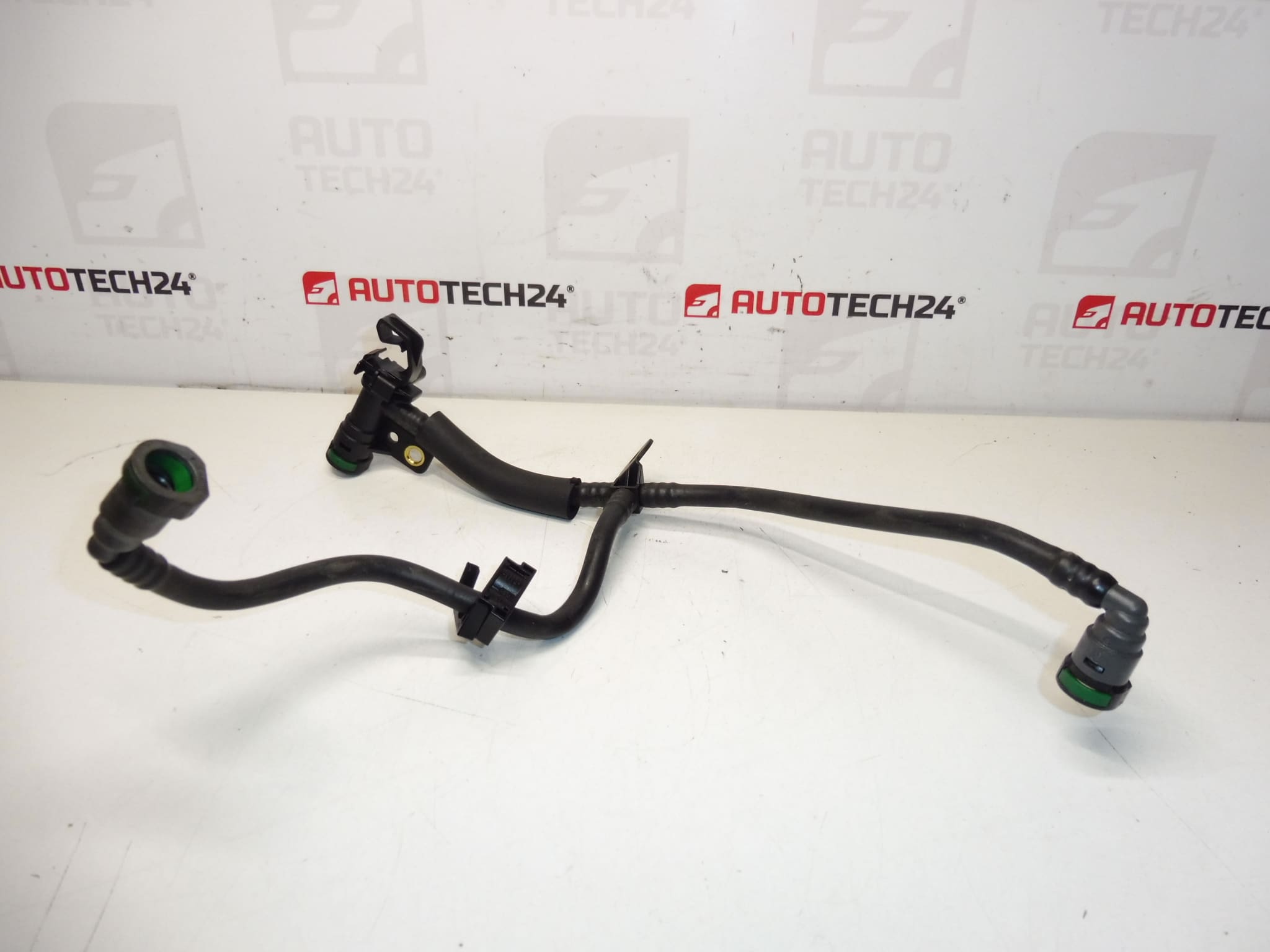Durites d'alimentation de carburant d'occasion pour Peugeot et Citroën 1.6 e-HDi réf. 9808083480 / 1574HV / 1574EL – Image 2