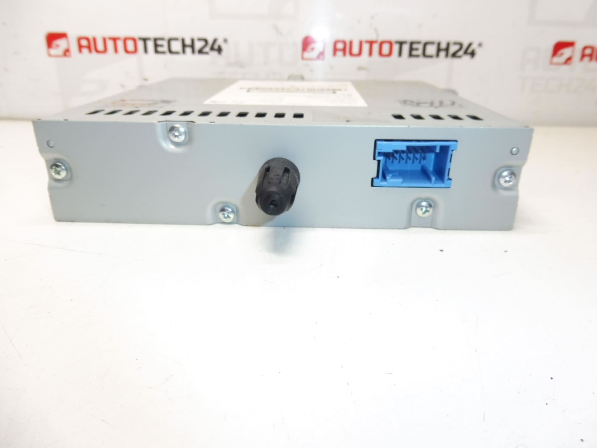 Lecteur CD Clarion PU-3916B pour Citroën C4 (B7), DS4 et Peugeot 308 (T9) - Référence 9805593680 (pièce d'occasion) – Image 2