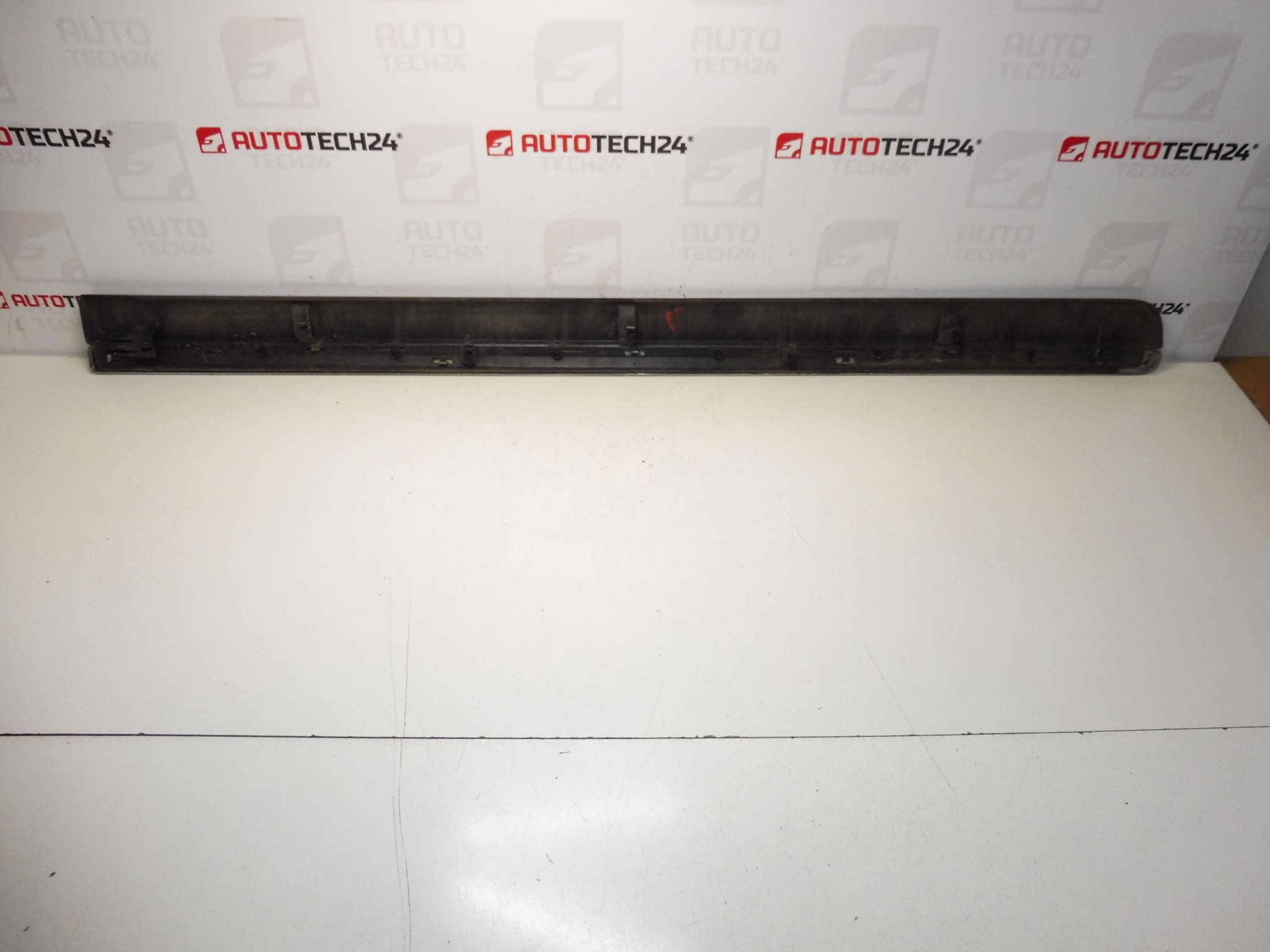 Baguette de porte avant droite d'occasion pour Citroën C8 / Peugeot 807 EZW 1401028477 8545GJ – Image 2