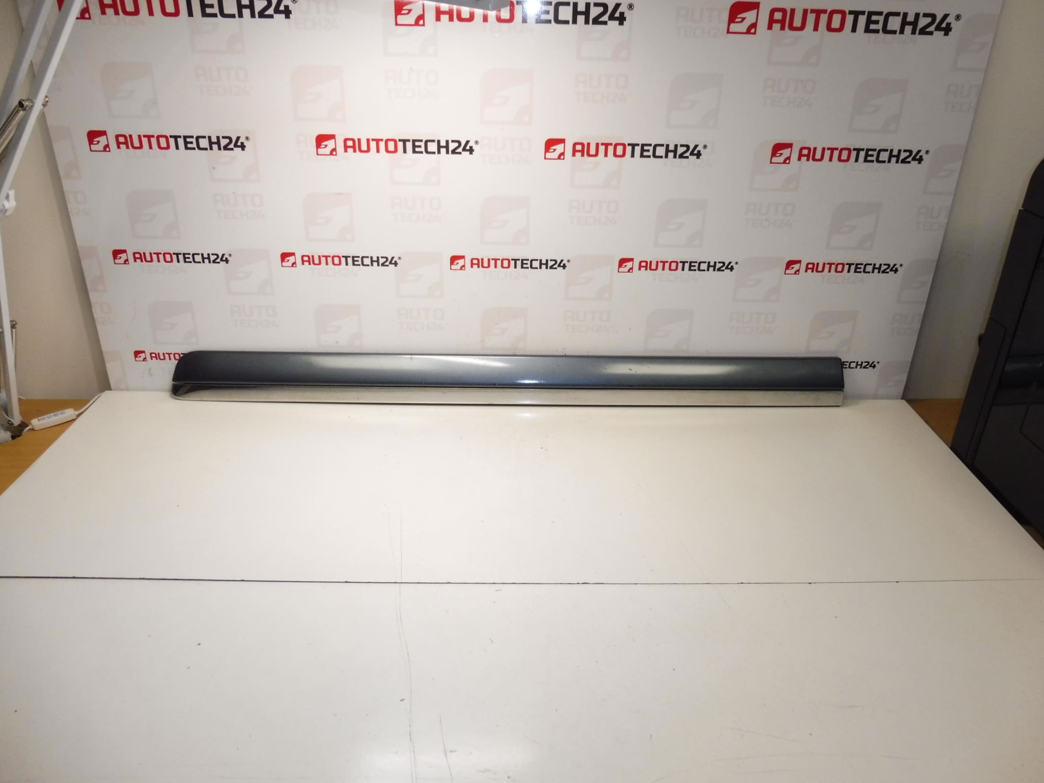 Moulure de porte avant droite Citroen C8 Peugeot 807 EZW 1401028477 8545GJ