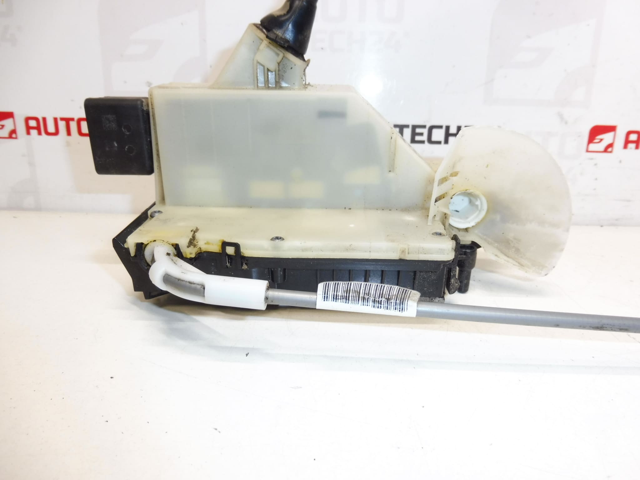 Serrure électrique de porte avant gauche d'occasion Citroën C4 / DS4 5 portes - 9685351380 9135HQ – Image 2