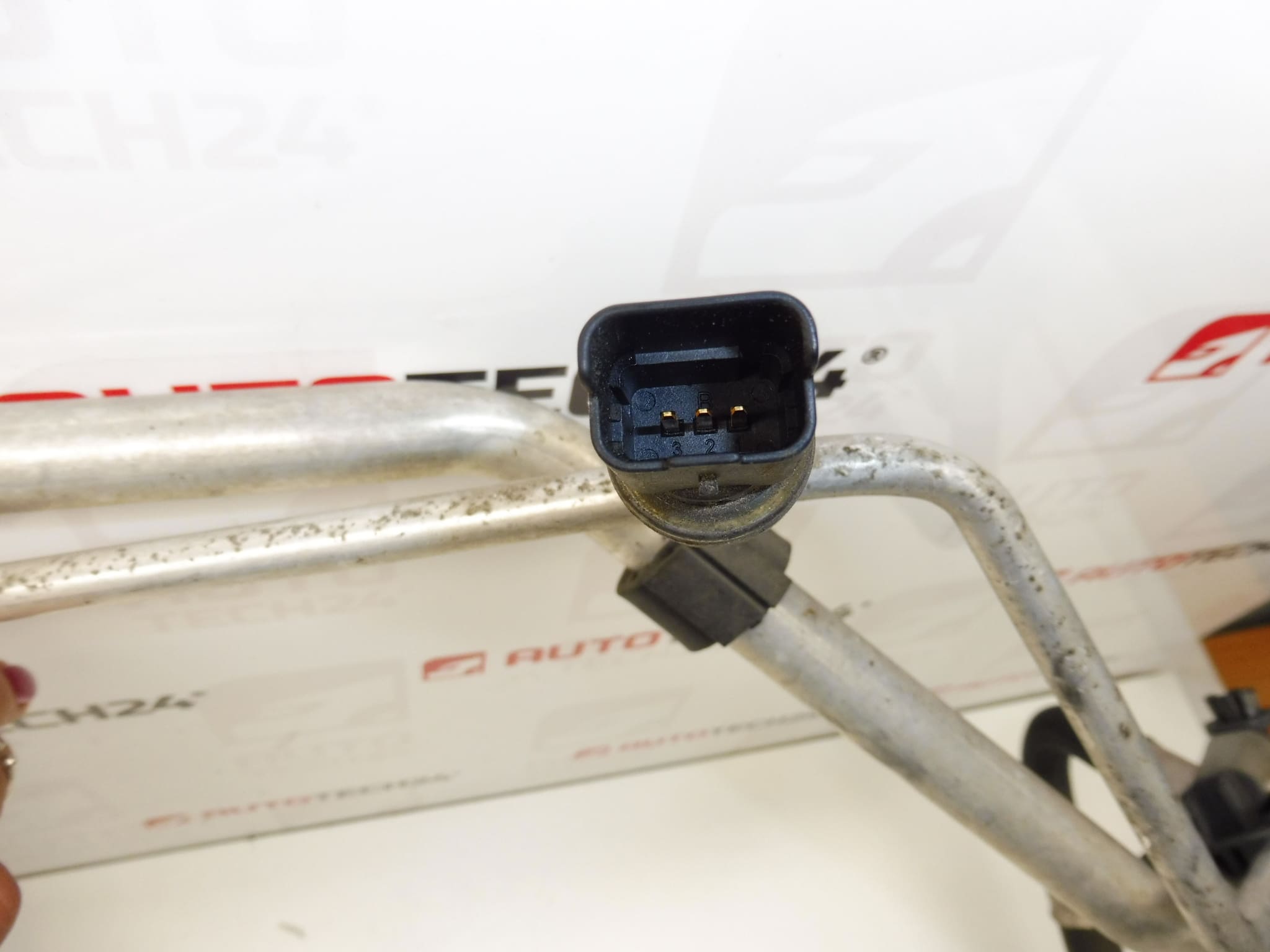 Tuyau climatique Peugeot Citroën 9684368380 6477F4 - légère déformation