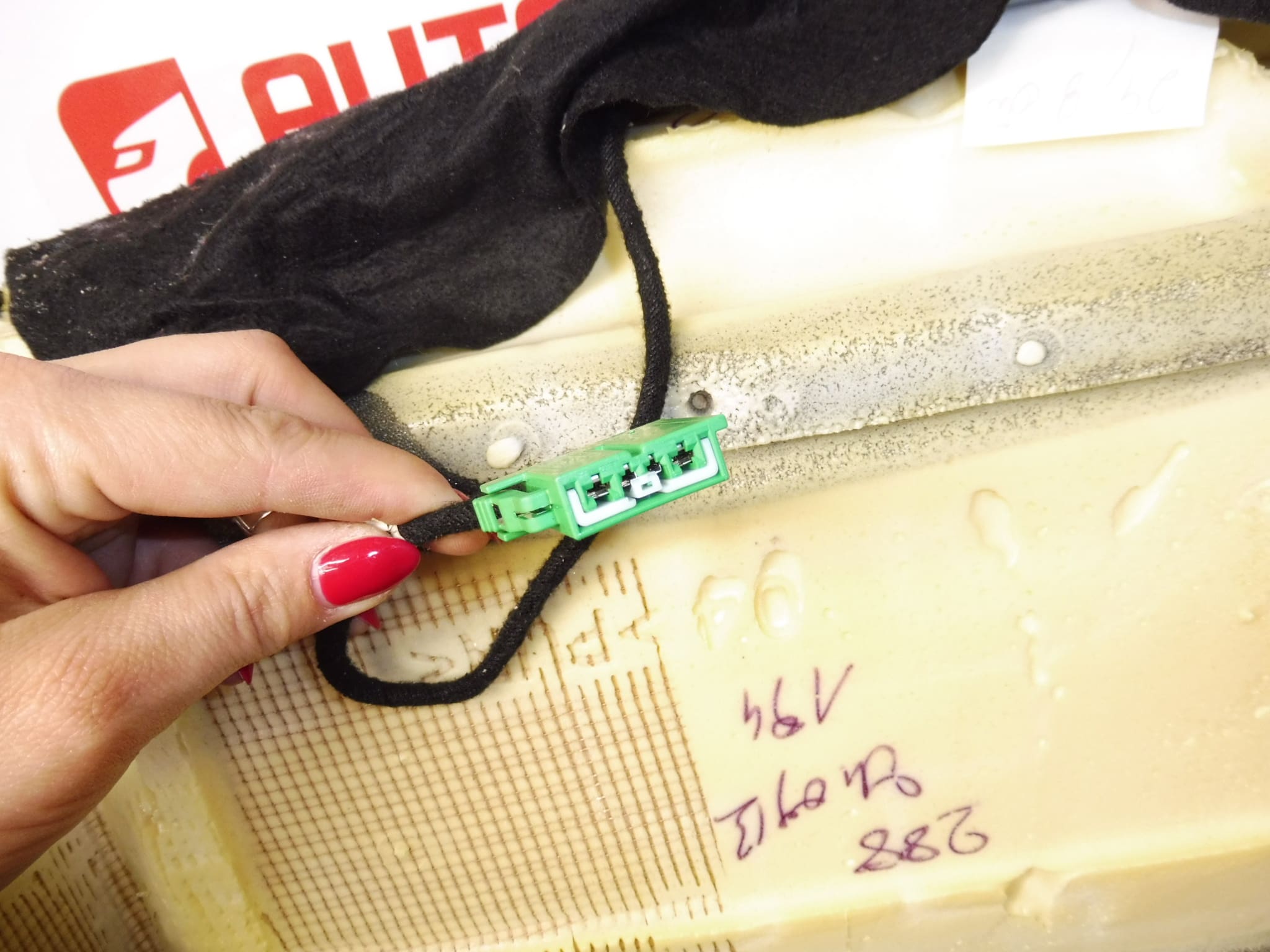 Housse de siège conducteur chauffant Peugeot 308 16104799EY