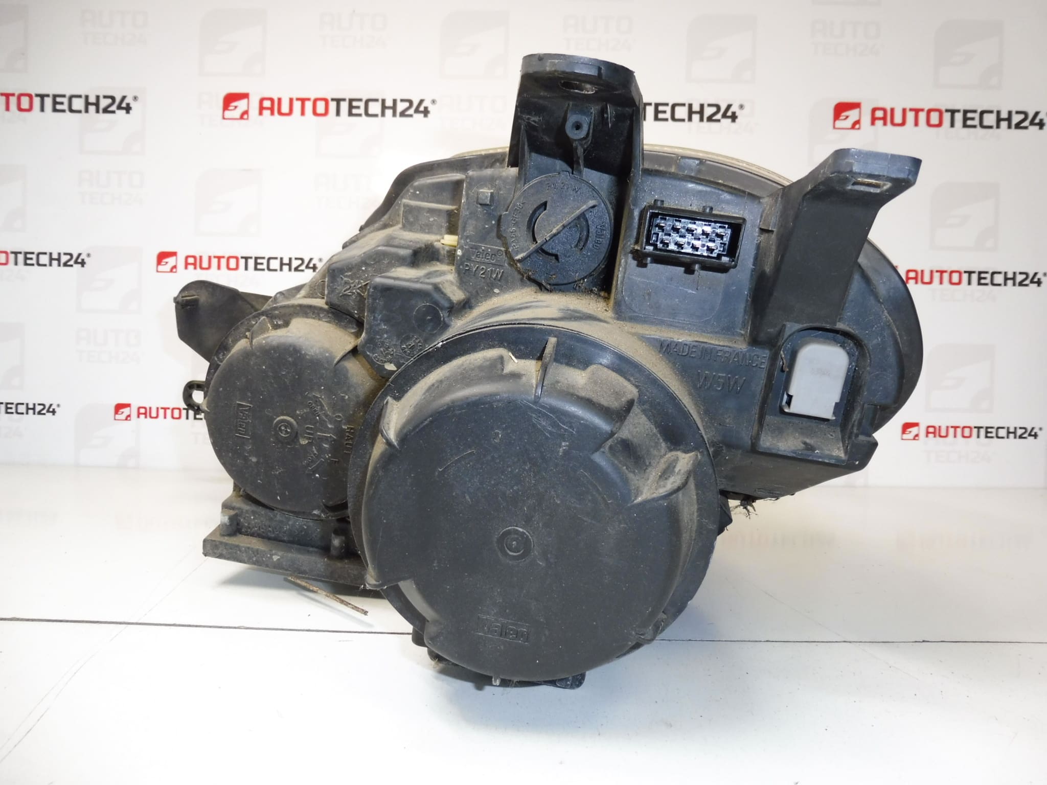 Feu avant droit XENON Citroën C8 89006372 1494319080 620616