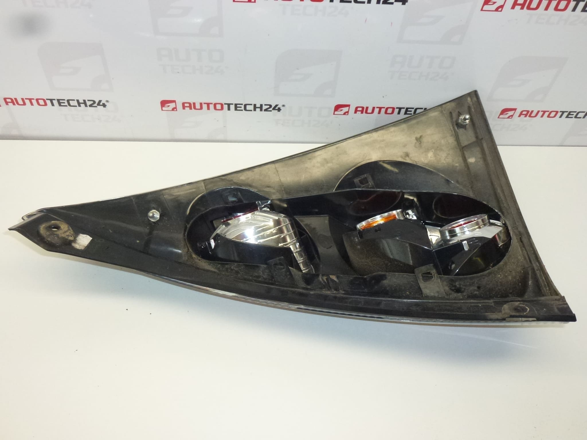 Feu arrière gauche Citroën C1 81560-0H060 6350X8