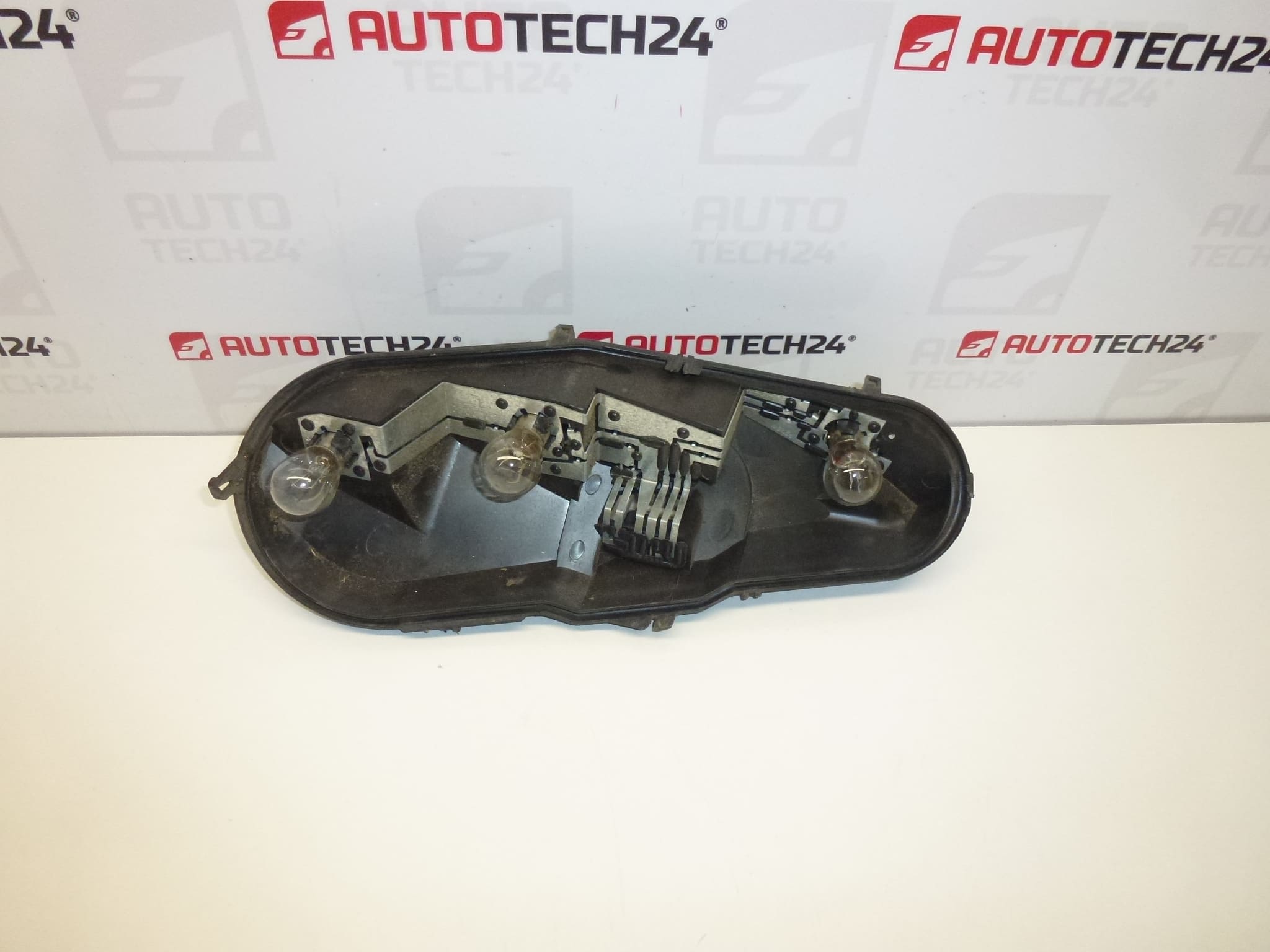 Base de boulon à lampe arrière gauche avec Citroën C1 Peugeot 107 604686 Câble câble