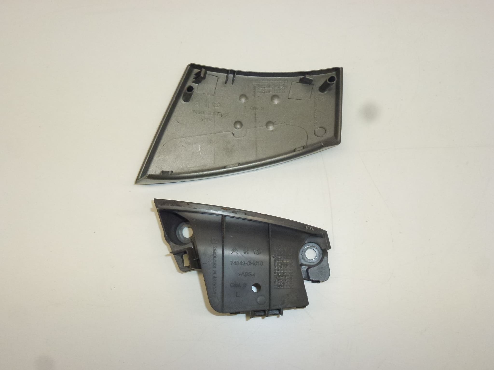 Poignée intérieure gauche Citroën C1 Peugeot 107 74646-0H010 74642-0H010