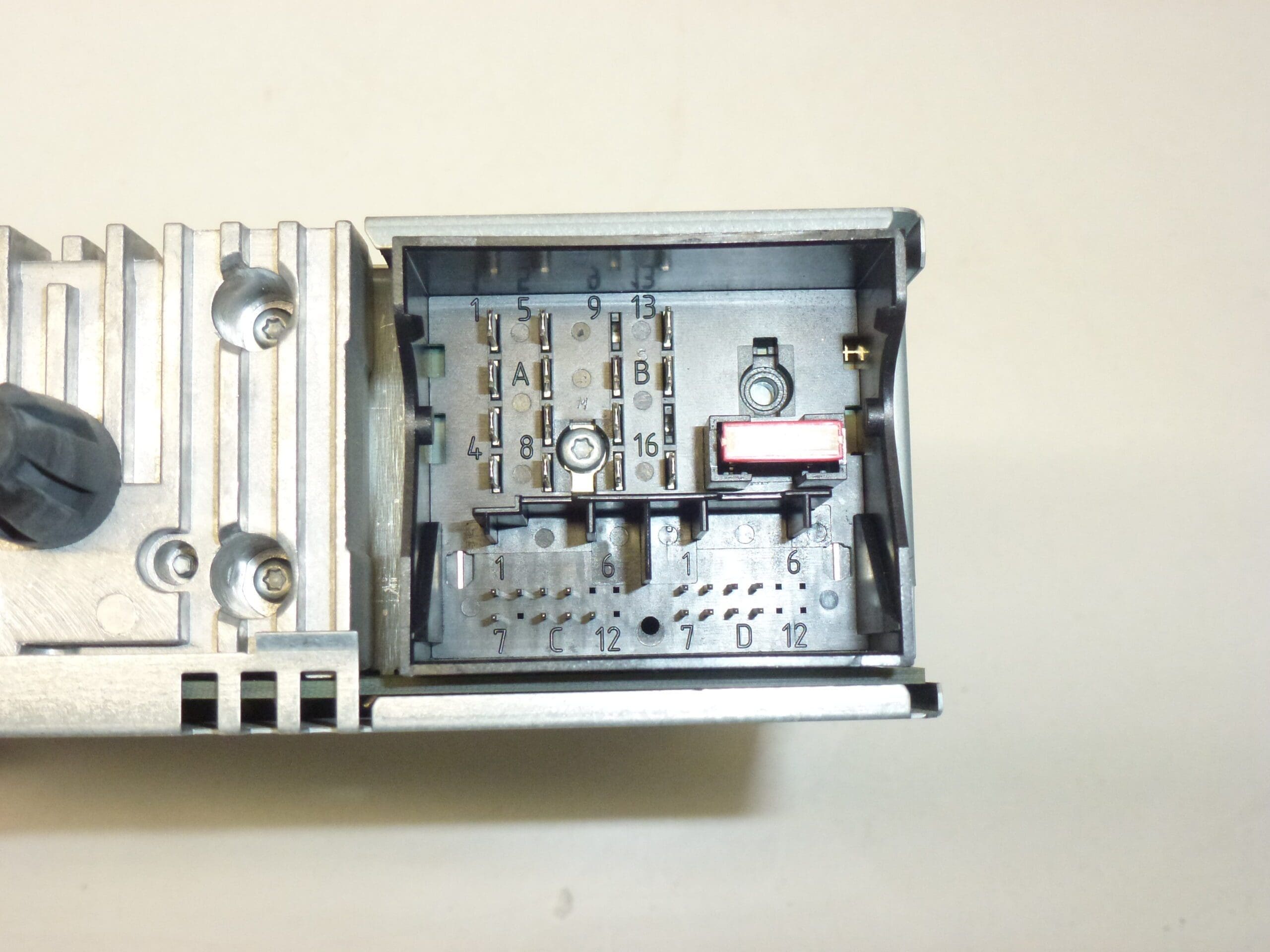 Autoradio CD pour Citroën et Peugeot 9664769977 – Image 2