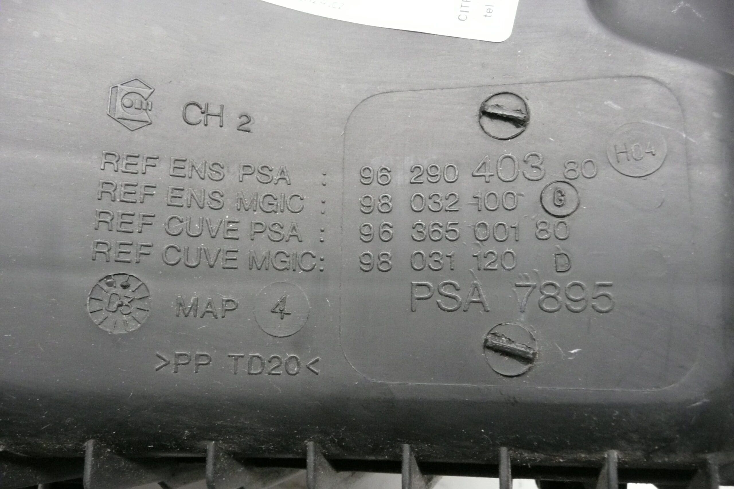 Boîtier de filtre pour Citroën / Peugeot 2.2 HDi - 9629040380 – Image 2