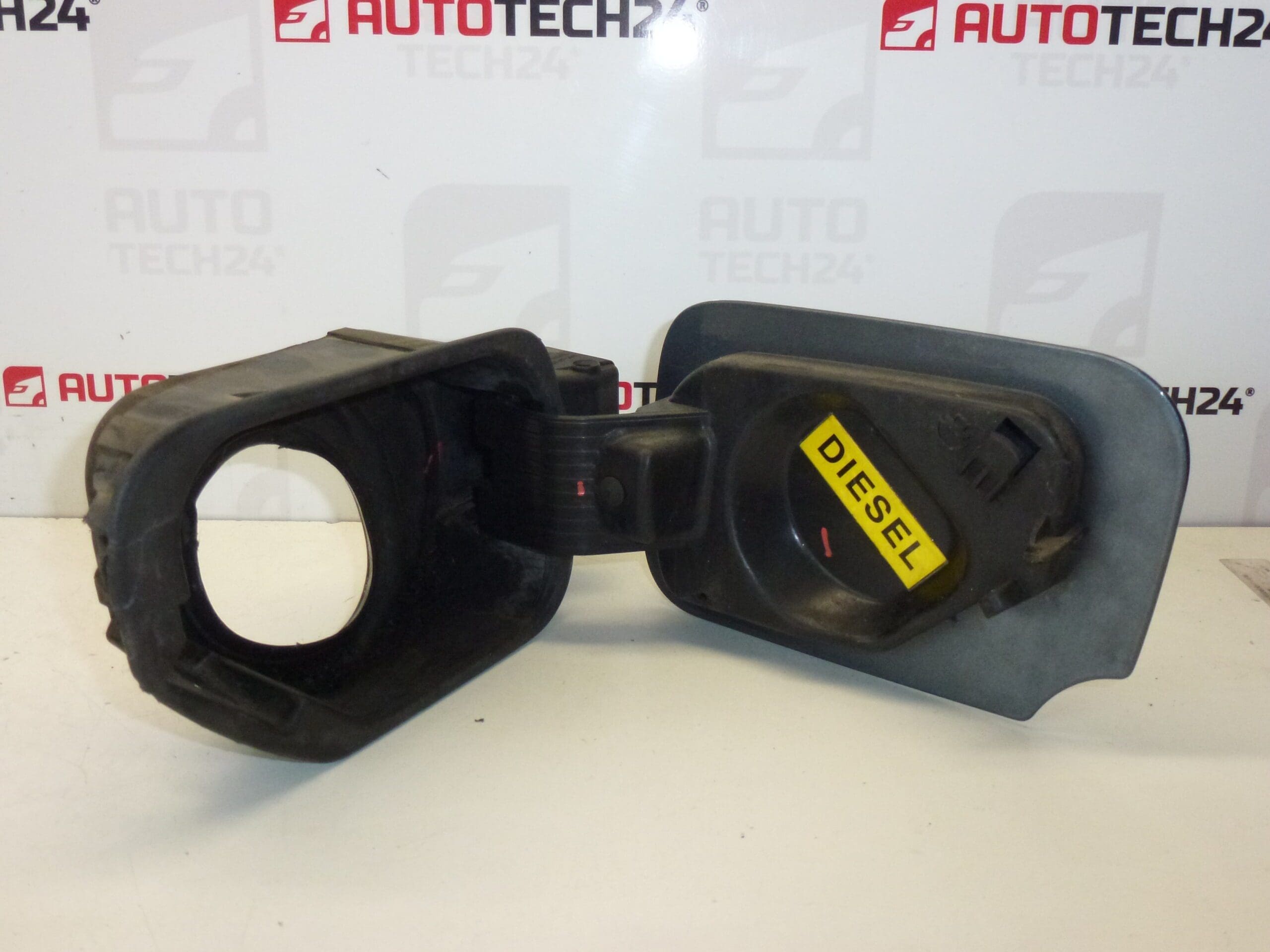 Bouchon de réservoir Peugeot 407 1517A7 151877 EZWD – Image 2