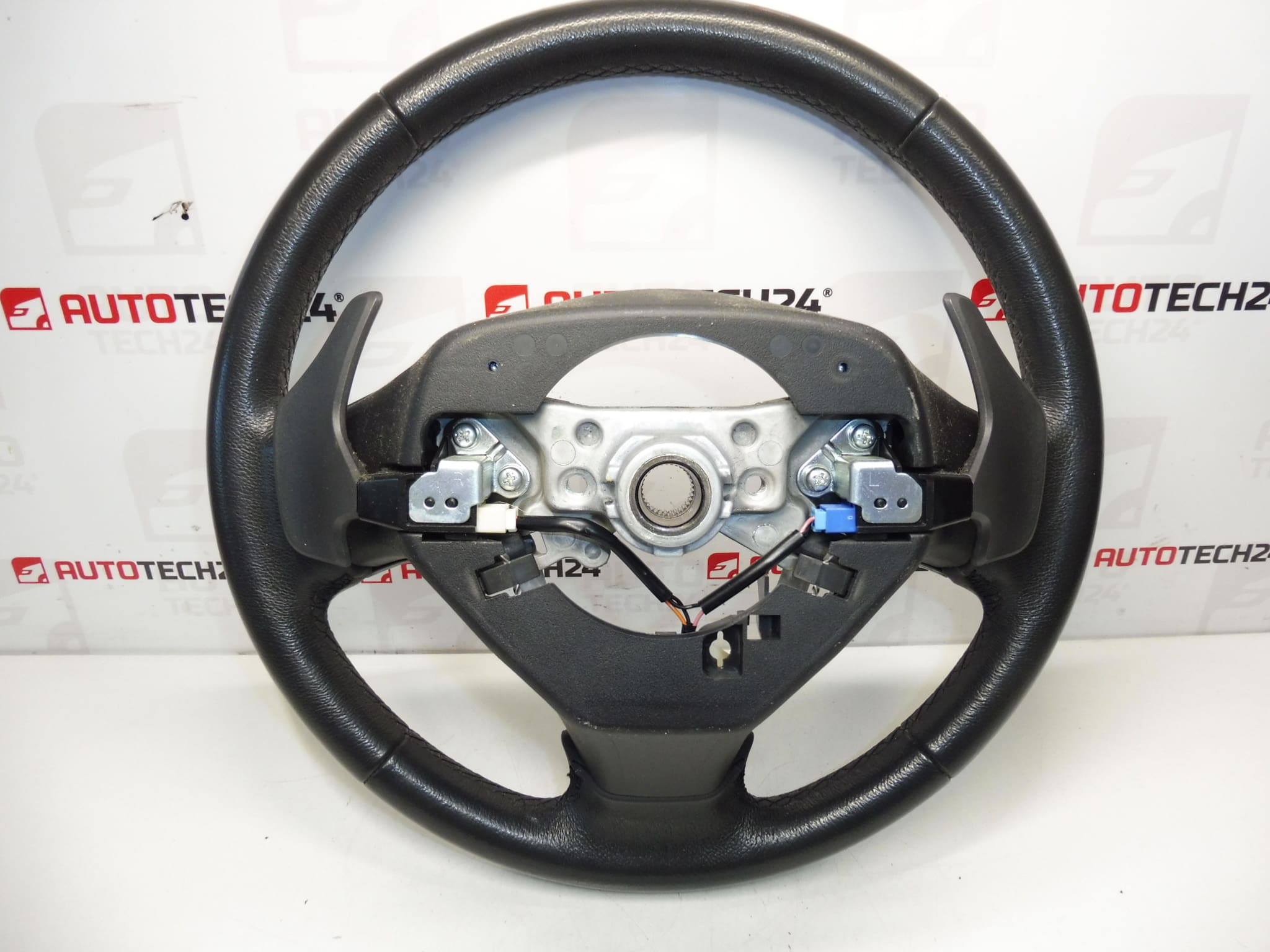 Volant avec levier de vitesses pour Citroën C1 / Peugeot 107 45180-0H040-B 16080411ZD – Image 2
