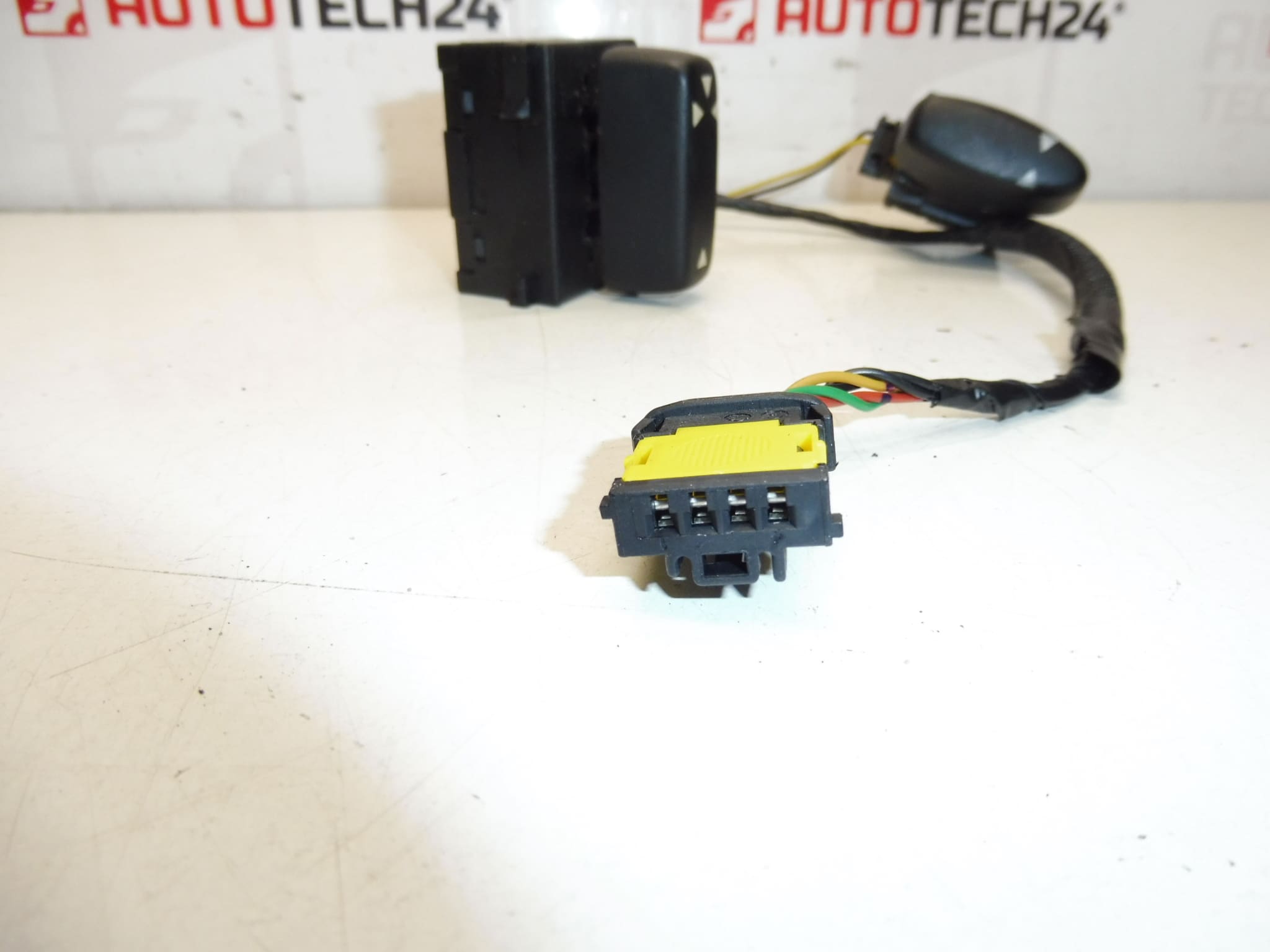 Commande de siège d'occasion pour Citroën/Peugeot 944931200ZL 6554J0 – Image 2