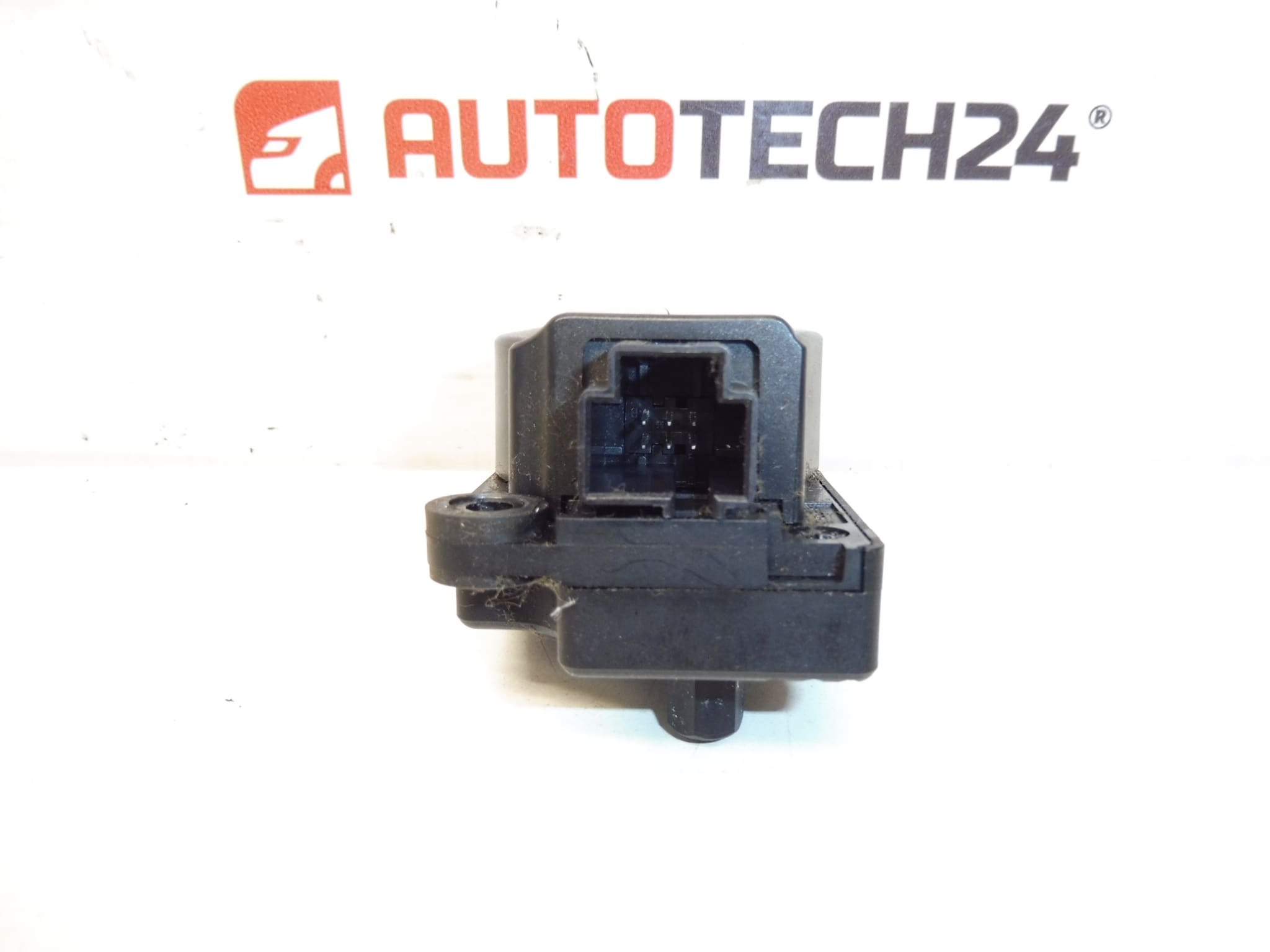 Servomoteur de chauffage d'occasion pour Citroën et Peugeot BEHR EAD511 H1961 UA12 – Image 2