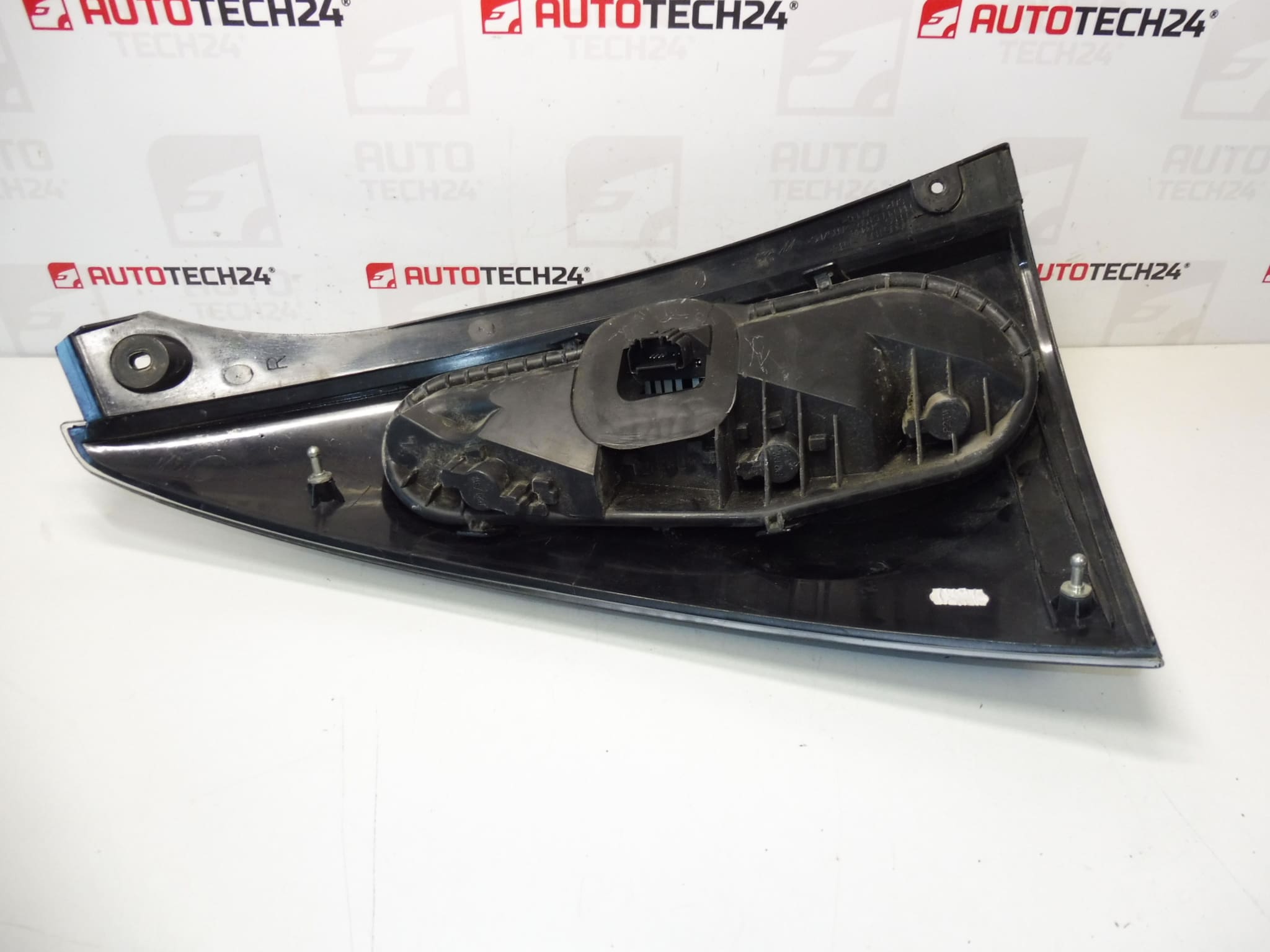 Feu Arrière Droit Citroën C1 81550-0H060 6351X8 – Image 2