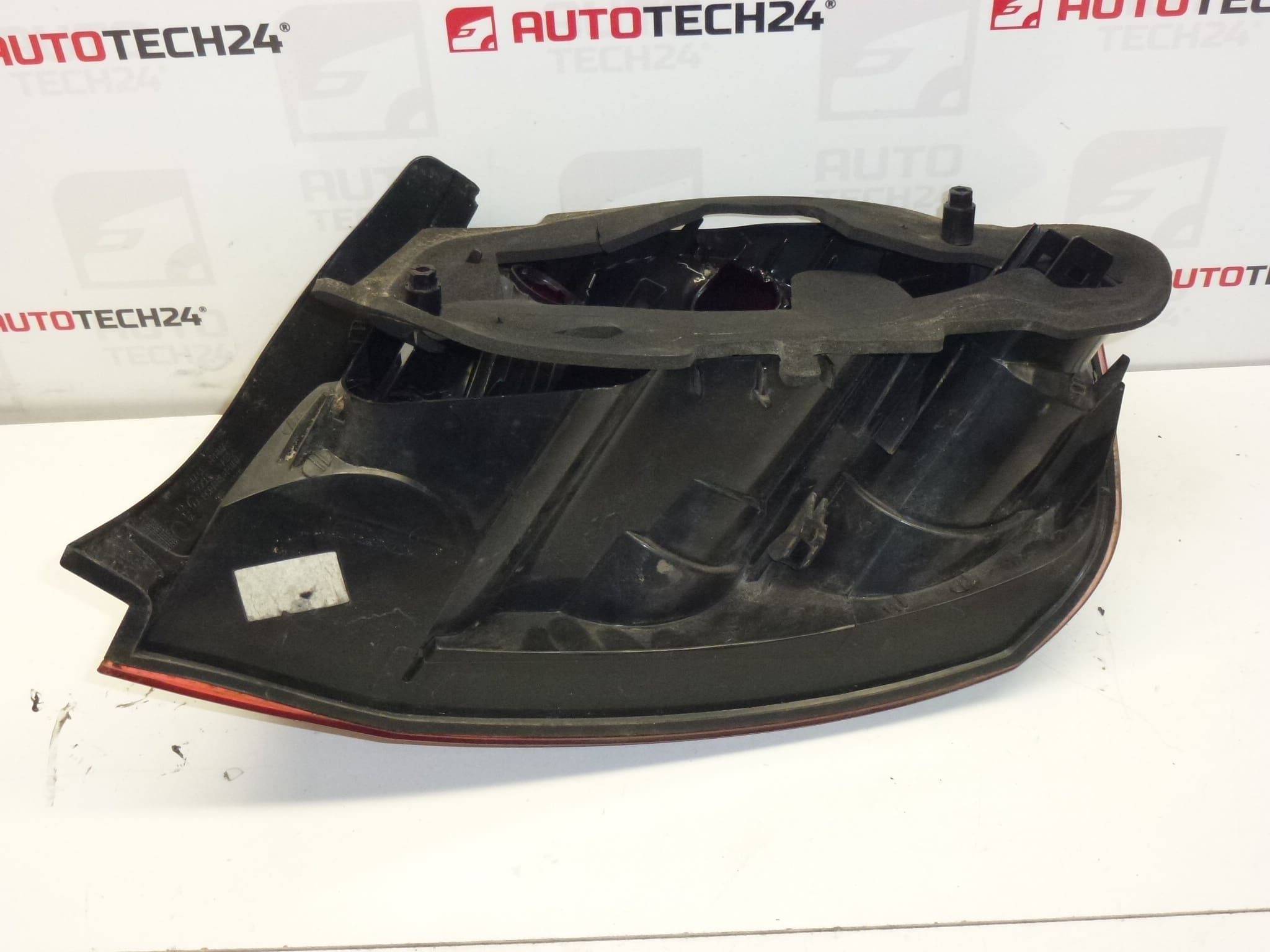 Feu Arrière Gauche Peugeot 407 Berline 6350GC – Image 2