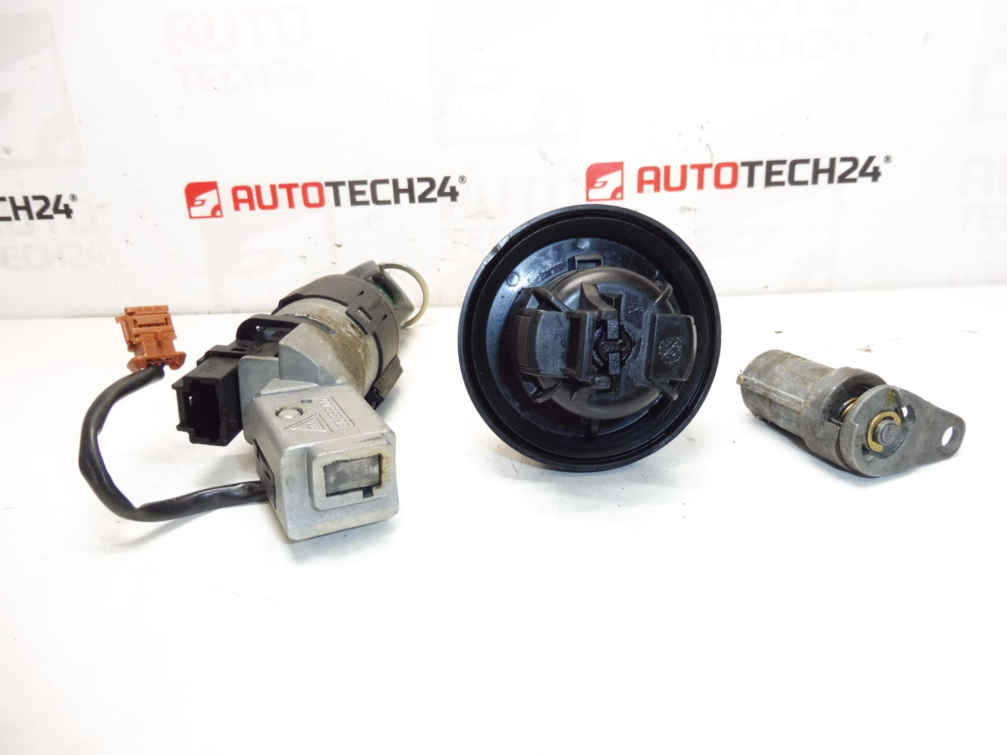 Ensemble de Serrures 2 Clés Peugeot 307 4162GA 4162KG – Image 2
