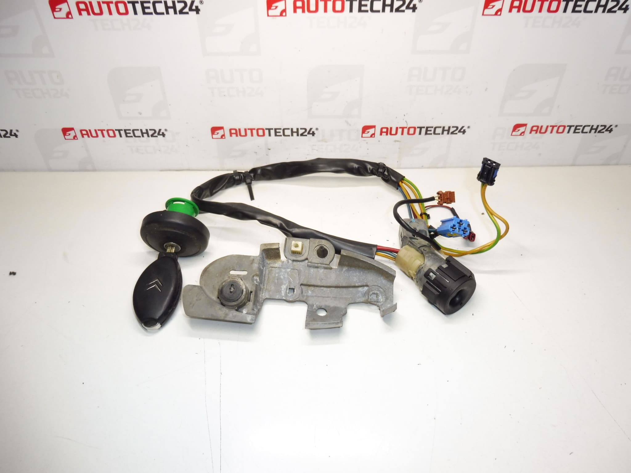 Kit serrure + une clé Citroën C5 01-07 4162Z0 4162CE