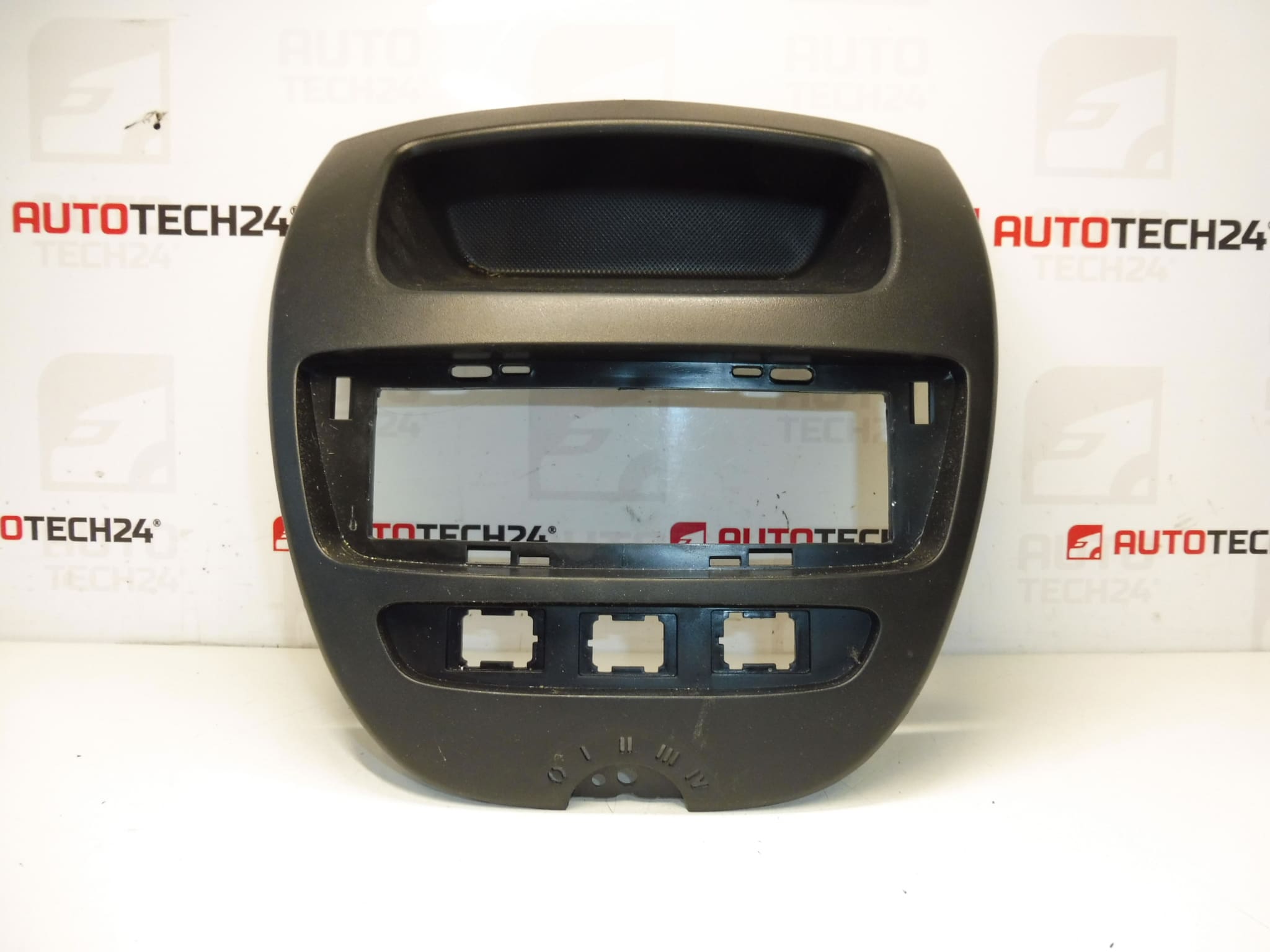 Tableau de bord Citroën C1 Peugeot 107 55405-010 8211SG