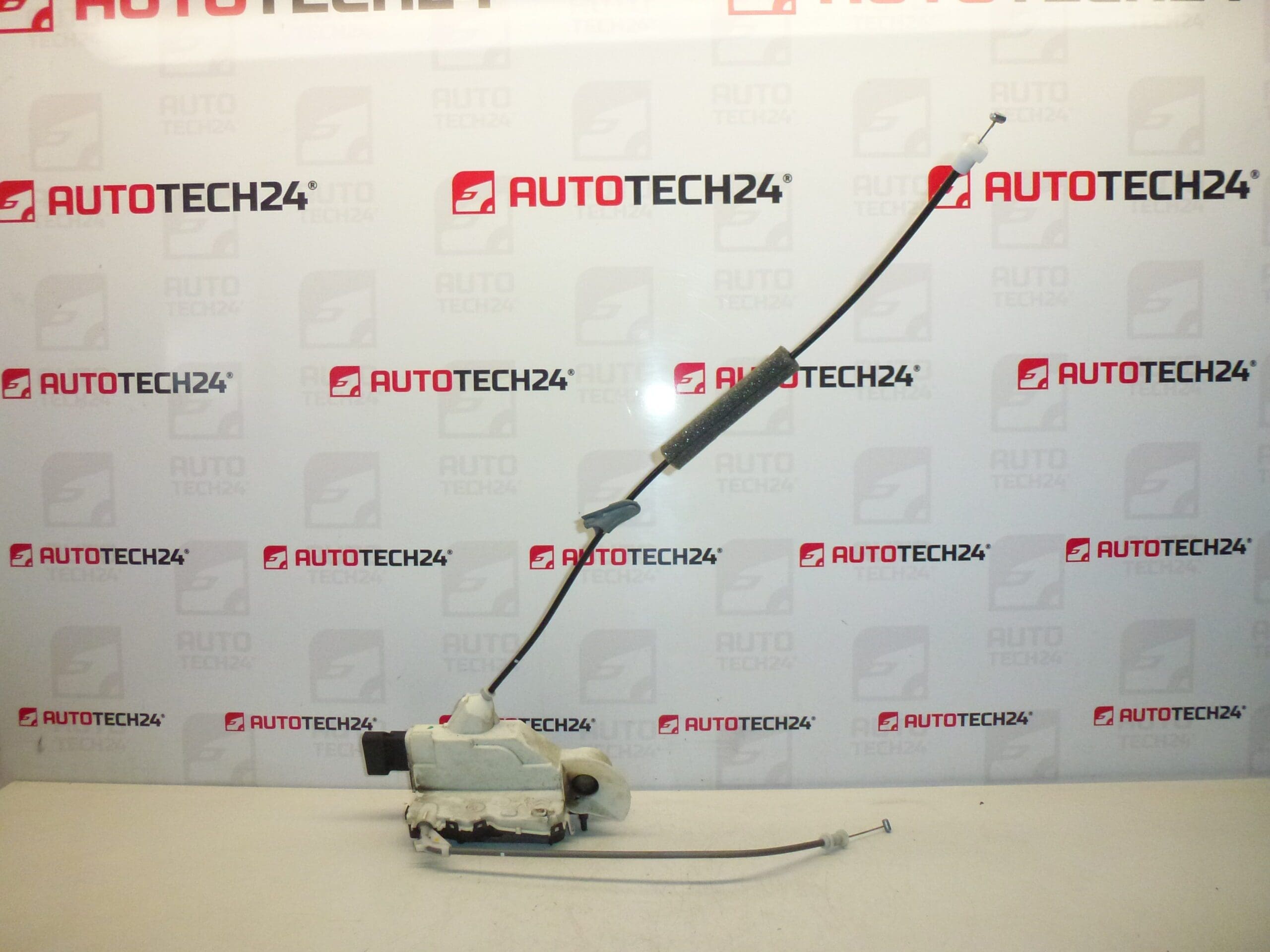 Verrouillage de porte d'entrée gauche Citroën Peugeot 9675505180 755051