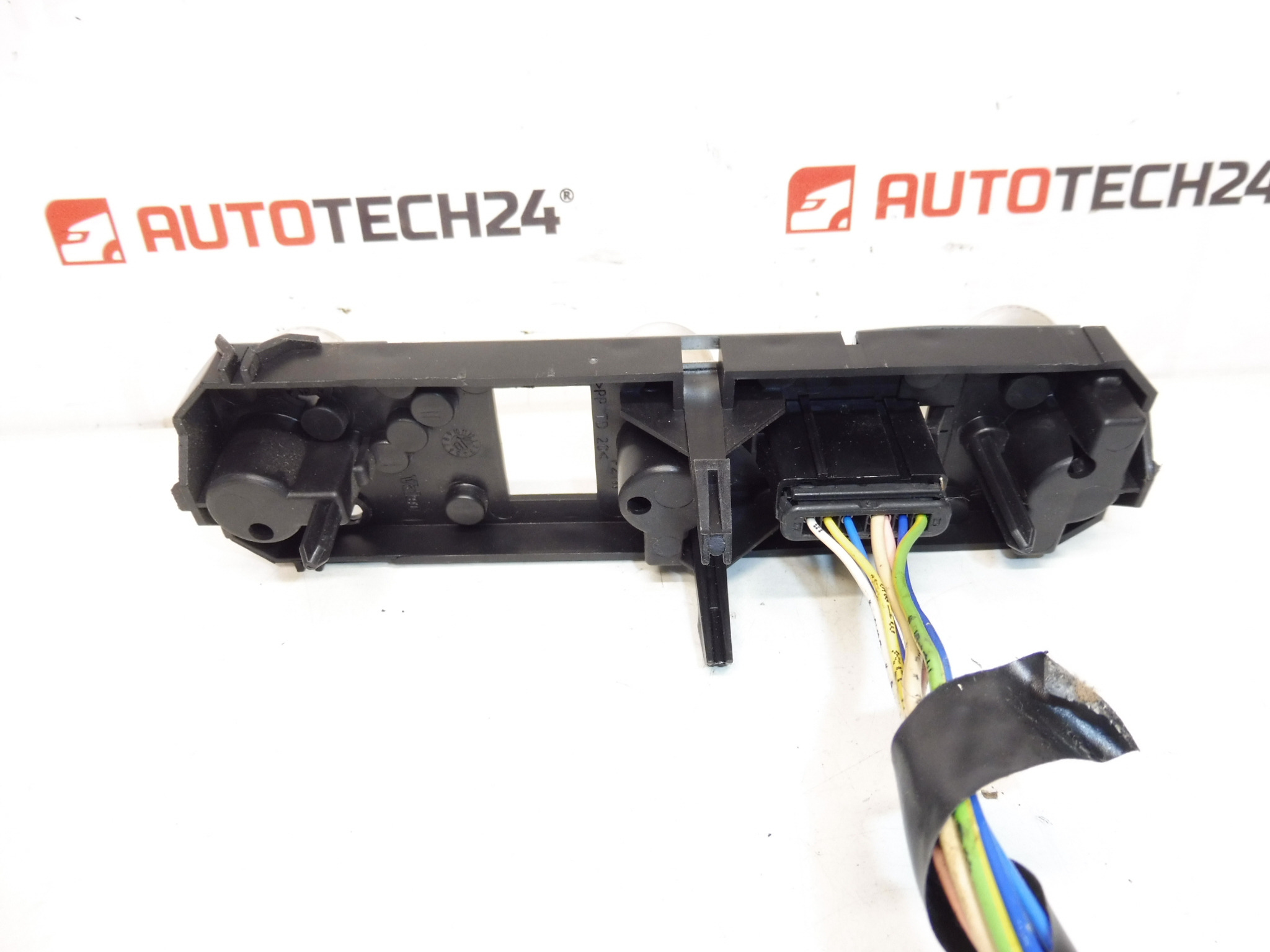 Douille ampoule feu arrière droit Peugeot 1007 6351V5